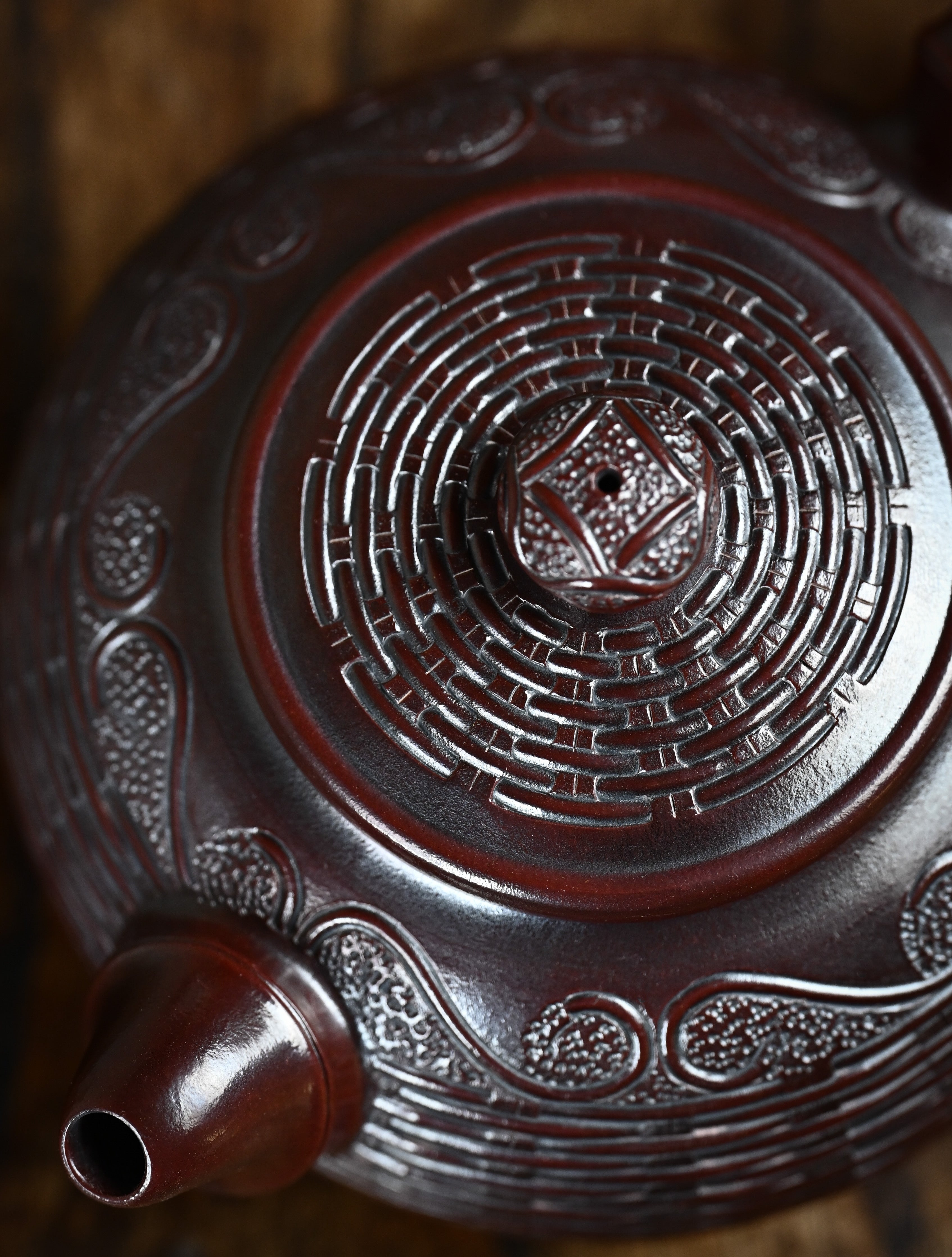 YANYOO handcrafted Yixing teapot featuring aged Wuni clay, bamboo weaving technique, Yu Run, lifestyle top side.