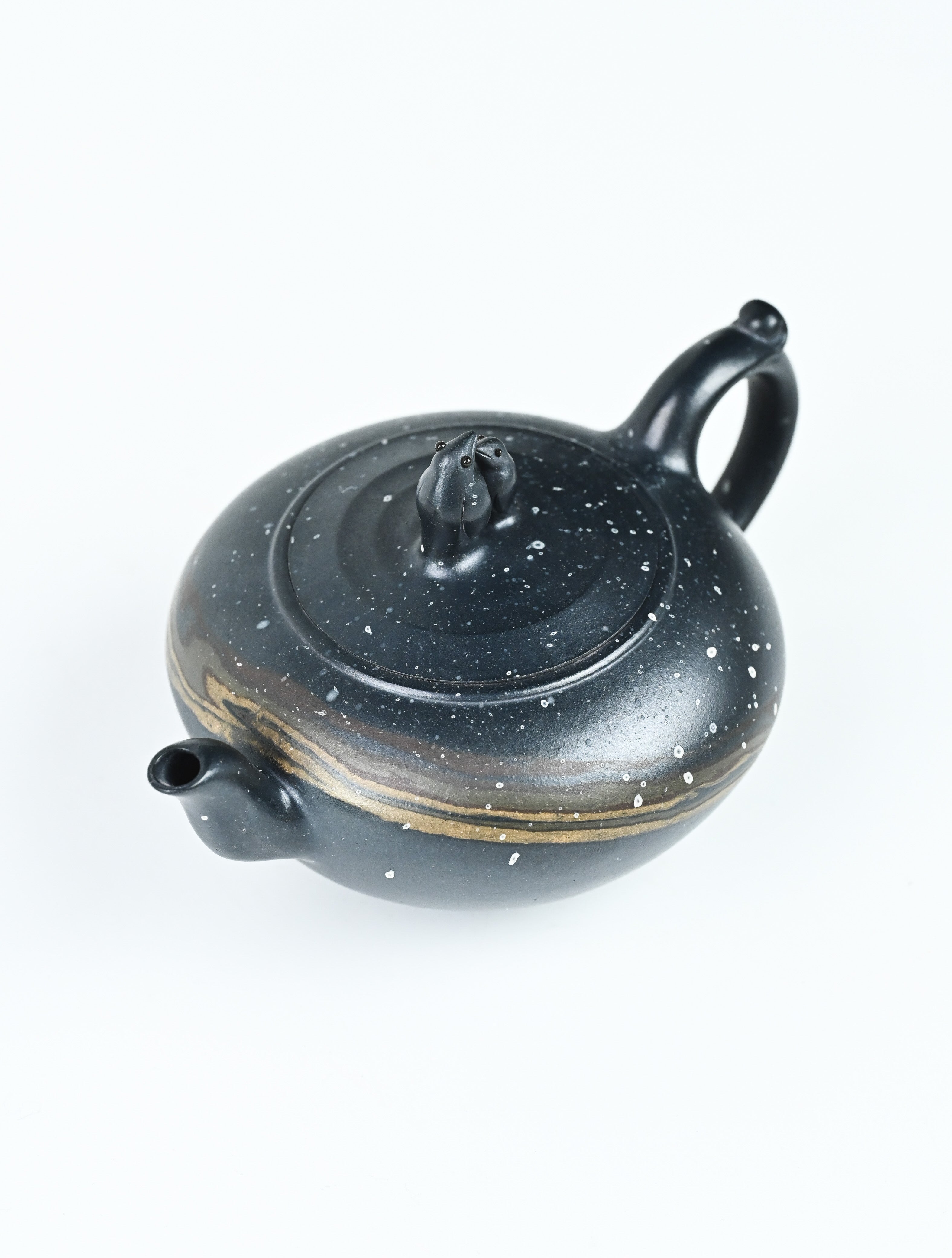 YANYOO handmade Yixing teapot featuring "Que Tou Qing" lvni clay and delicate Zisha clay blending technique, product top side.