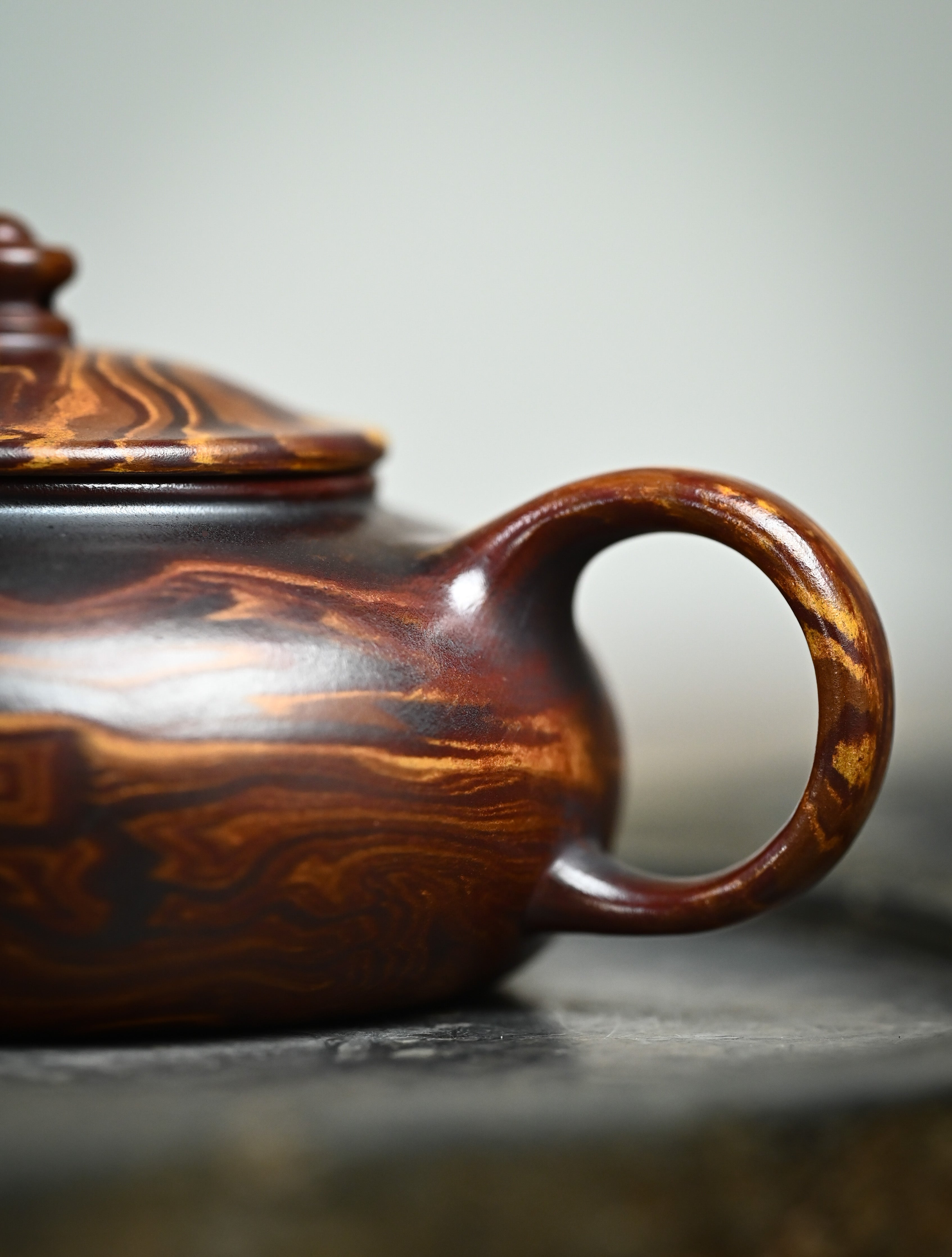 YANYOO handmade Yixing teapot featuring signature Wuni clay and Zisha clay blending technique, Han Jiang, lifestyle detail.