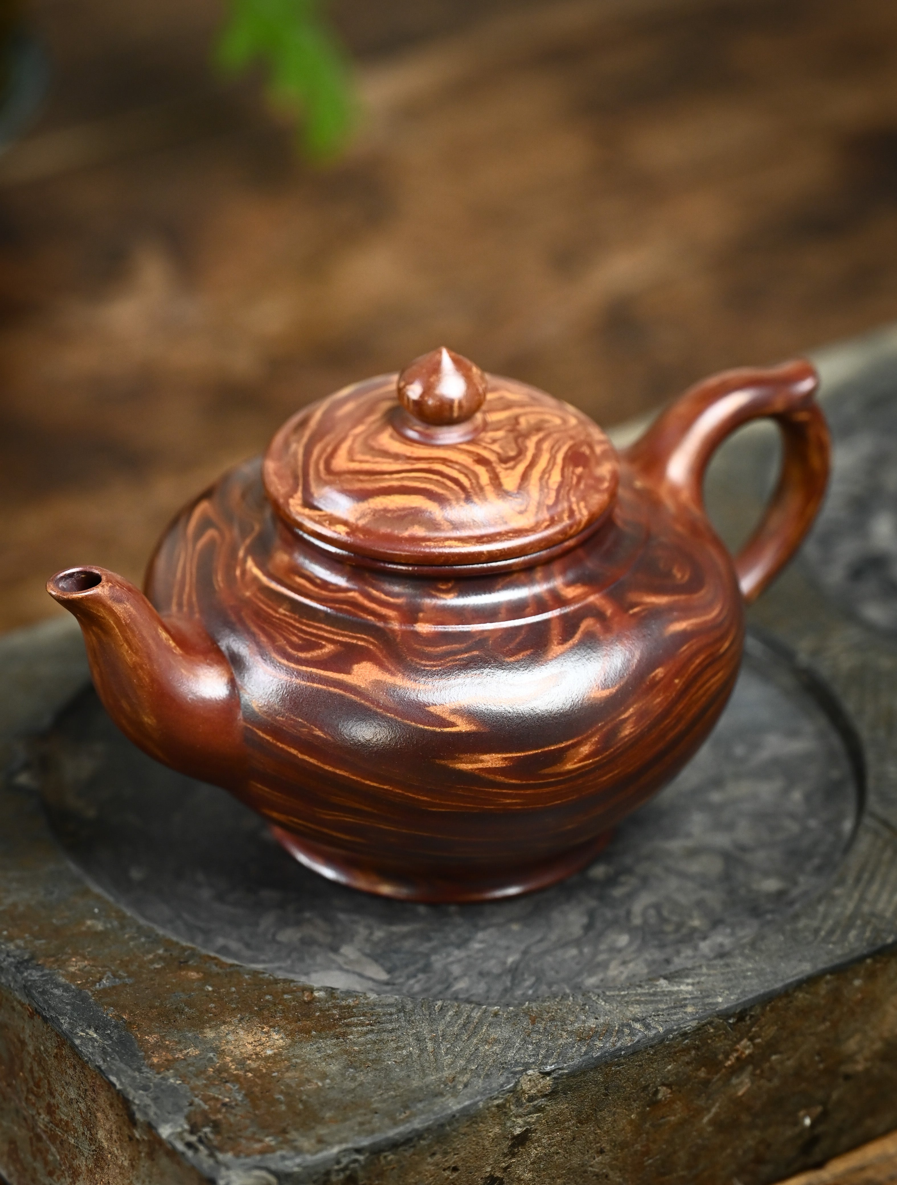 YANYOO handmade Yixing teapot featuring signature Wuni clay and Zisha clay blending technique, Xiao Ying, lifestyle left side.