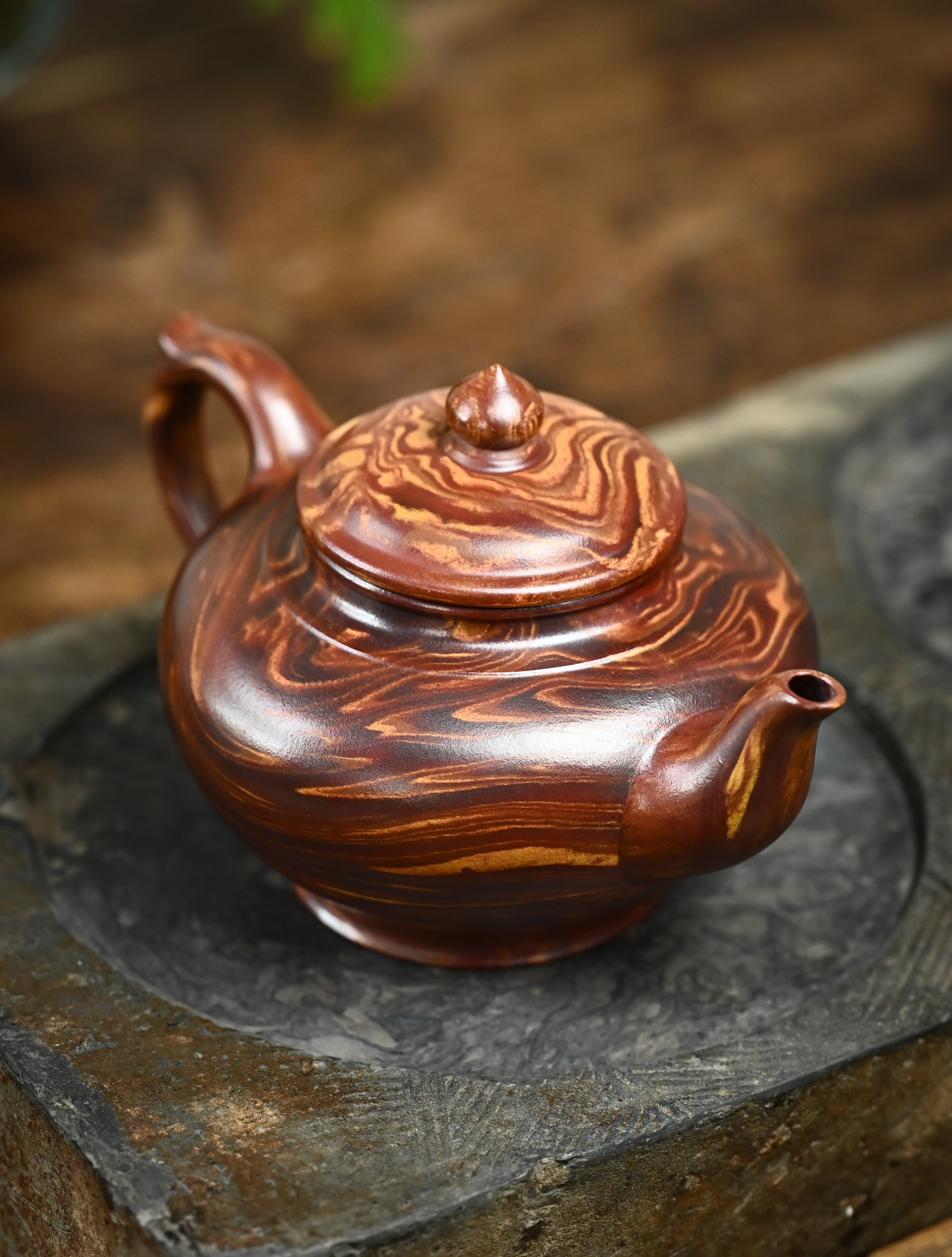 YANYOO handmade Yixing teapot featuring signature Wuni clay and Zisha clay blending technique, Xiao Ying, lifestyle right side.