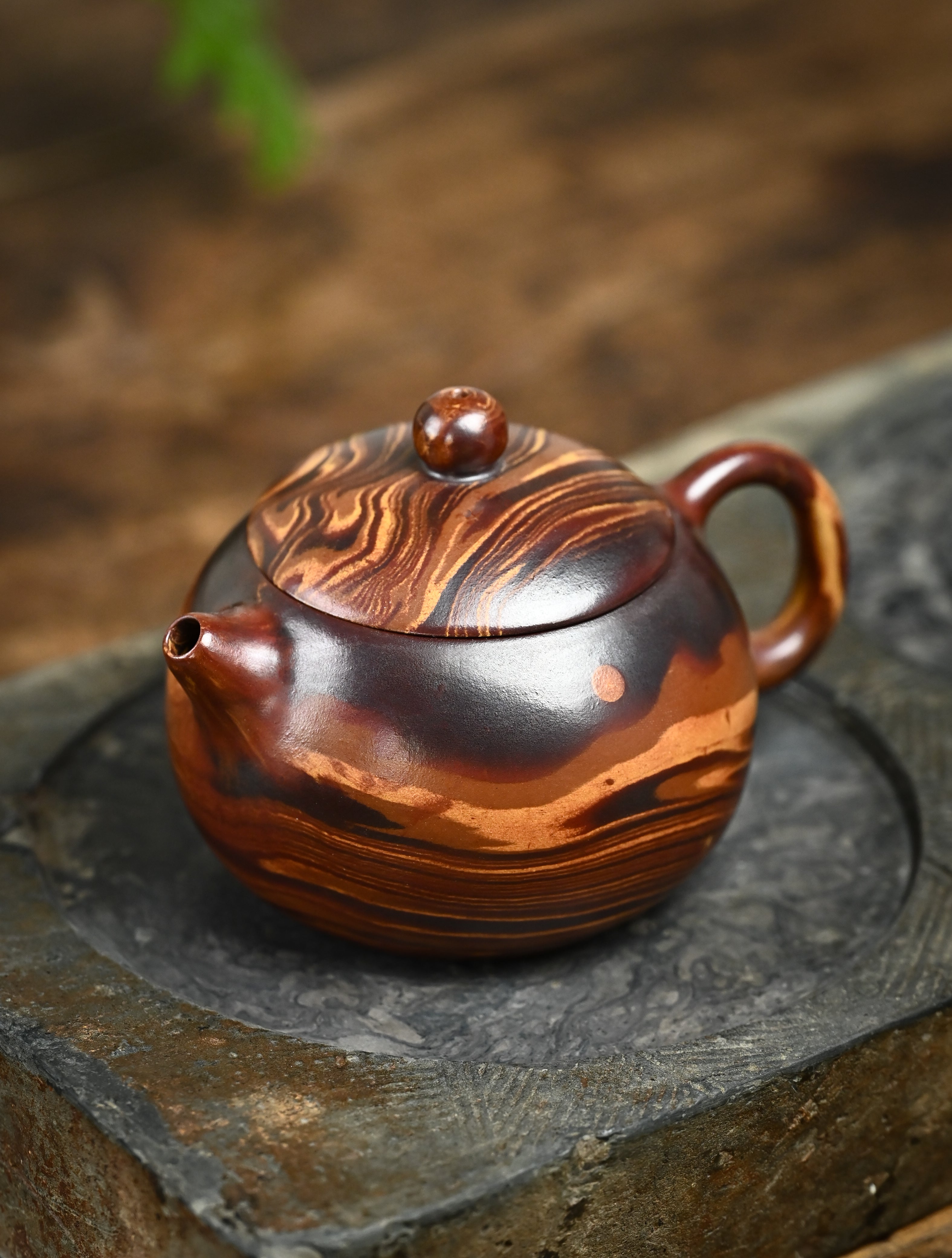 YANYOO handmade Yixing teapot featuring signature Wuni clay and Zisha clay blending technique, Xi Shi, lifestyle left side.