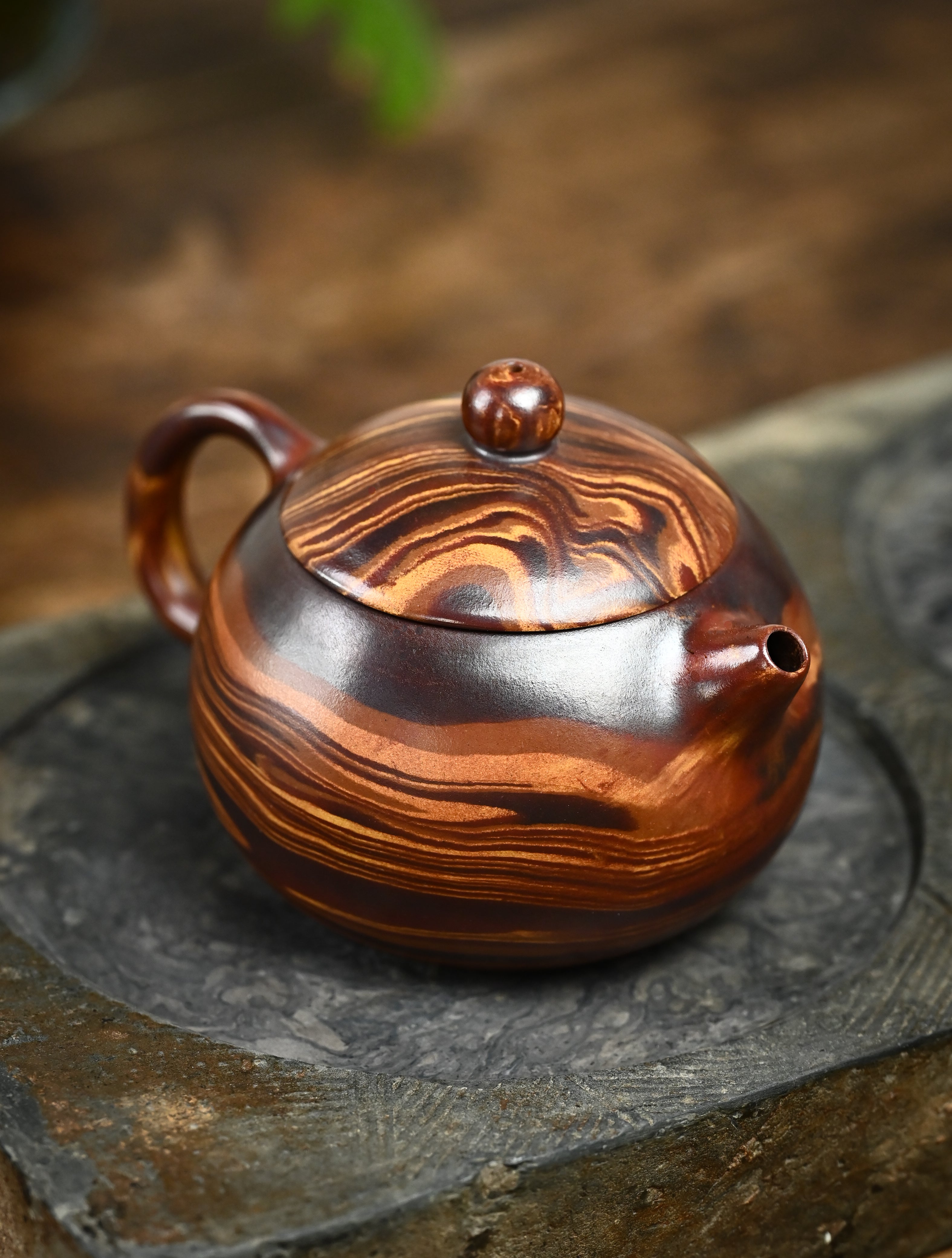 YANYOO handmade Yixing teapot featuring signature Wuni clay and Zisha clay blending technique, Xi Shi, lifestyle right side.