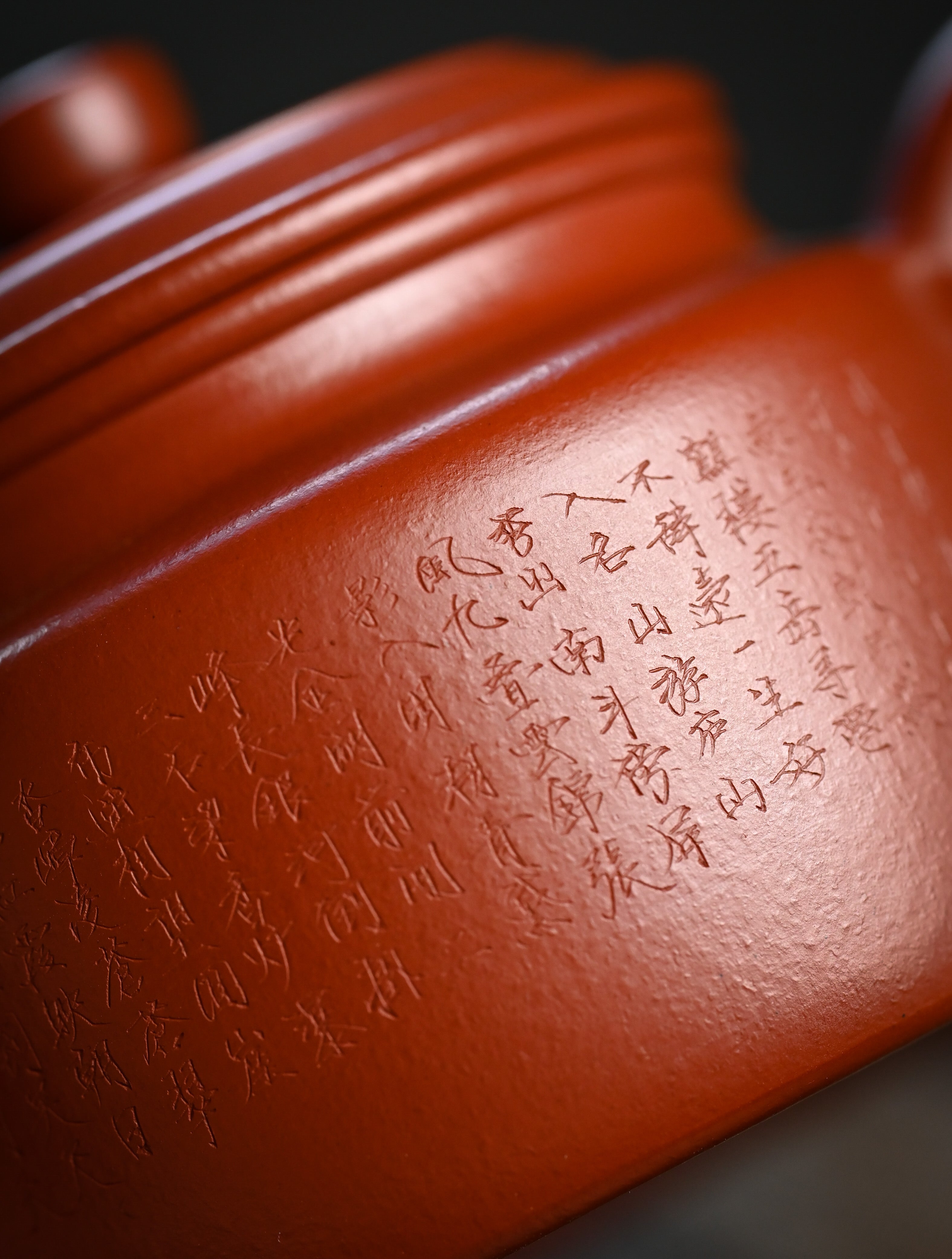 YANYOO handmade Yixing teapot featuring Zhuni clay and Chinese landscape engraving, lifestyle detail rear side.