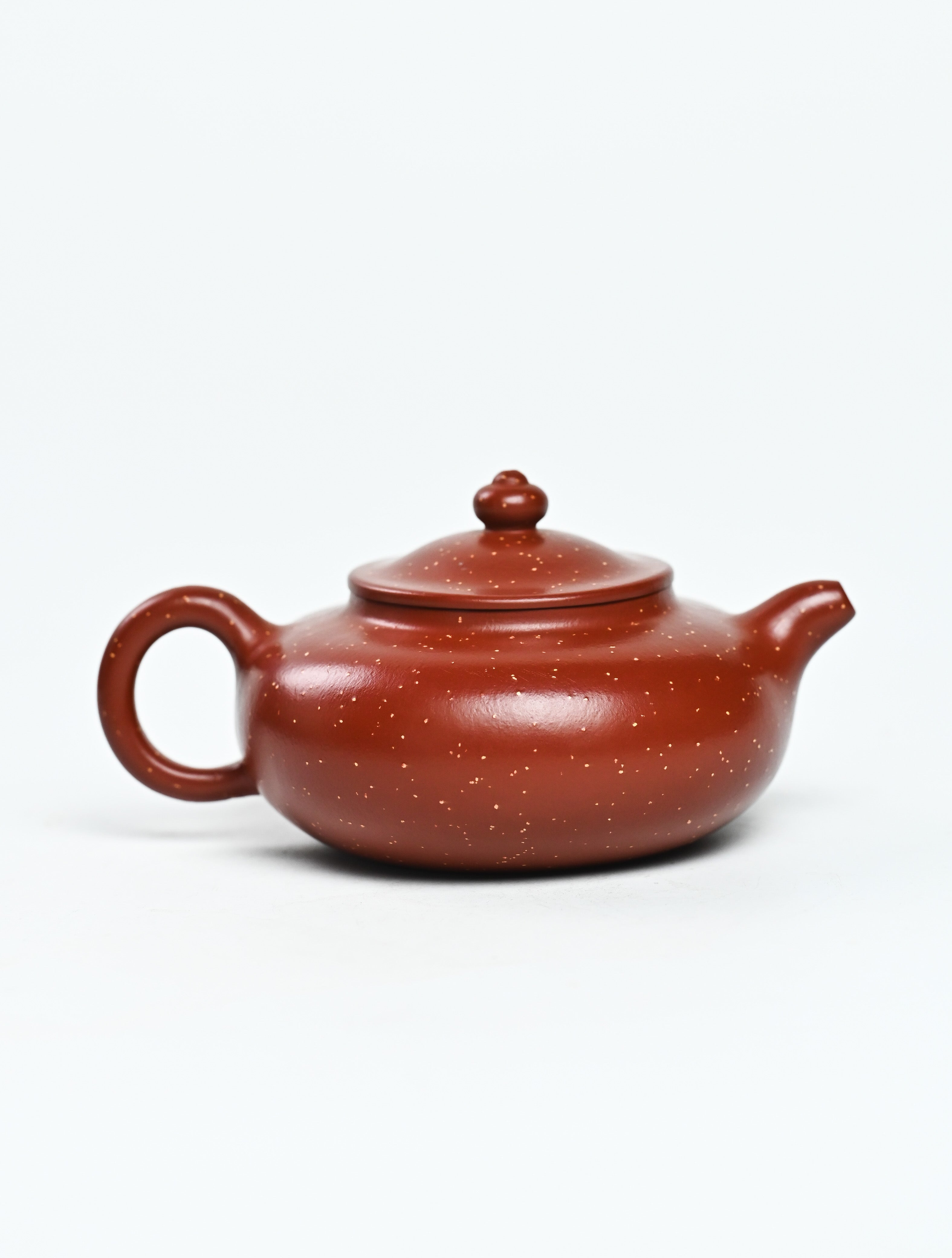 YANYOO handmade Yixing teapot featuring Zhuni Da Hong Pao clay and sand paving technique, product right side.