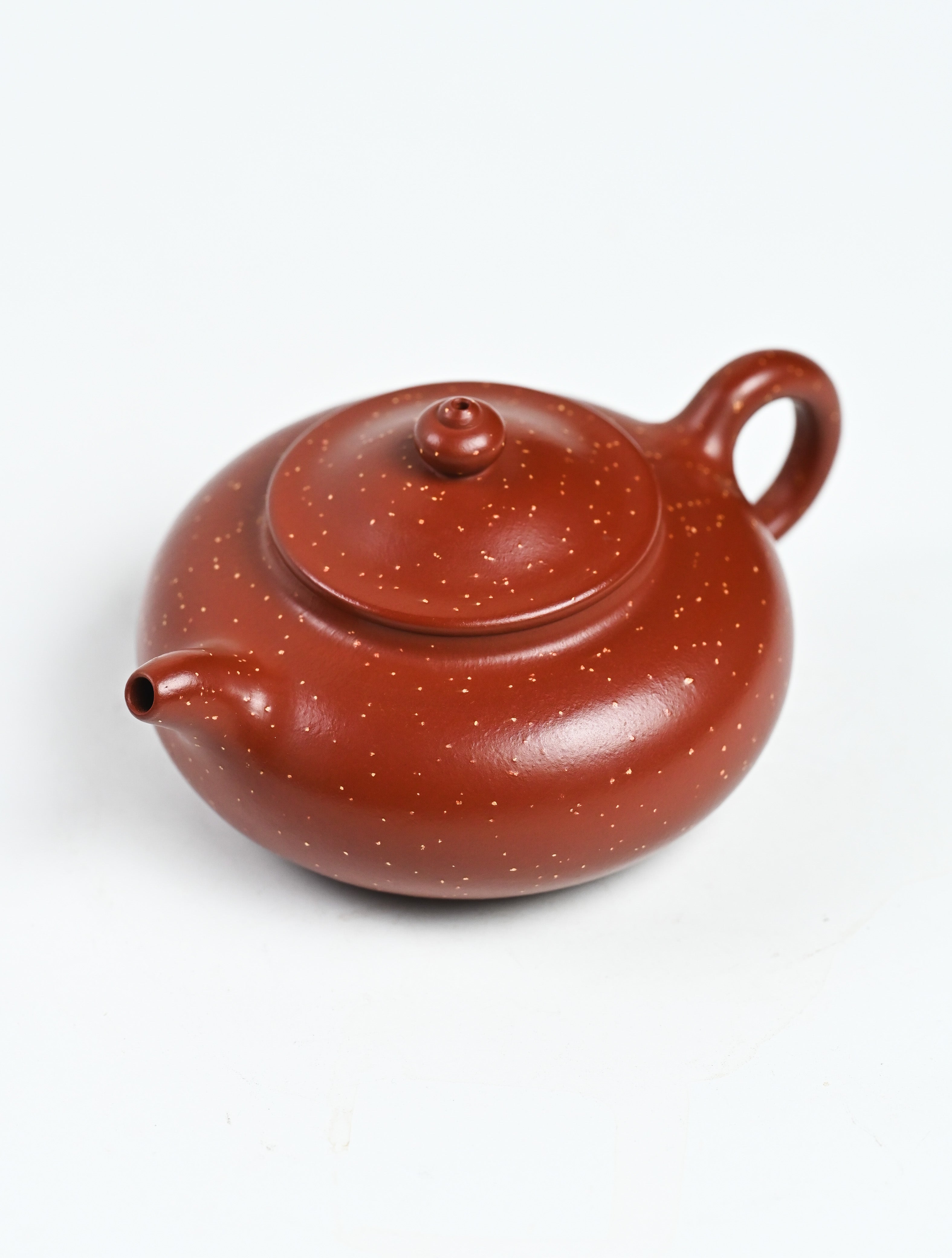 YANYOO handmade Yixing teapot featuring Zhuni Da Hong Pao clay and sand paving technique, product top side.