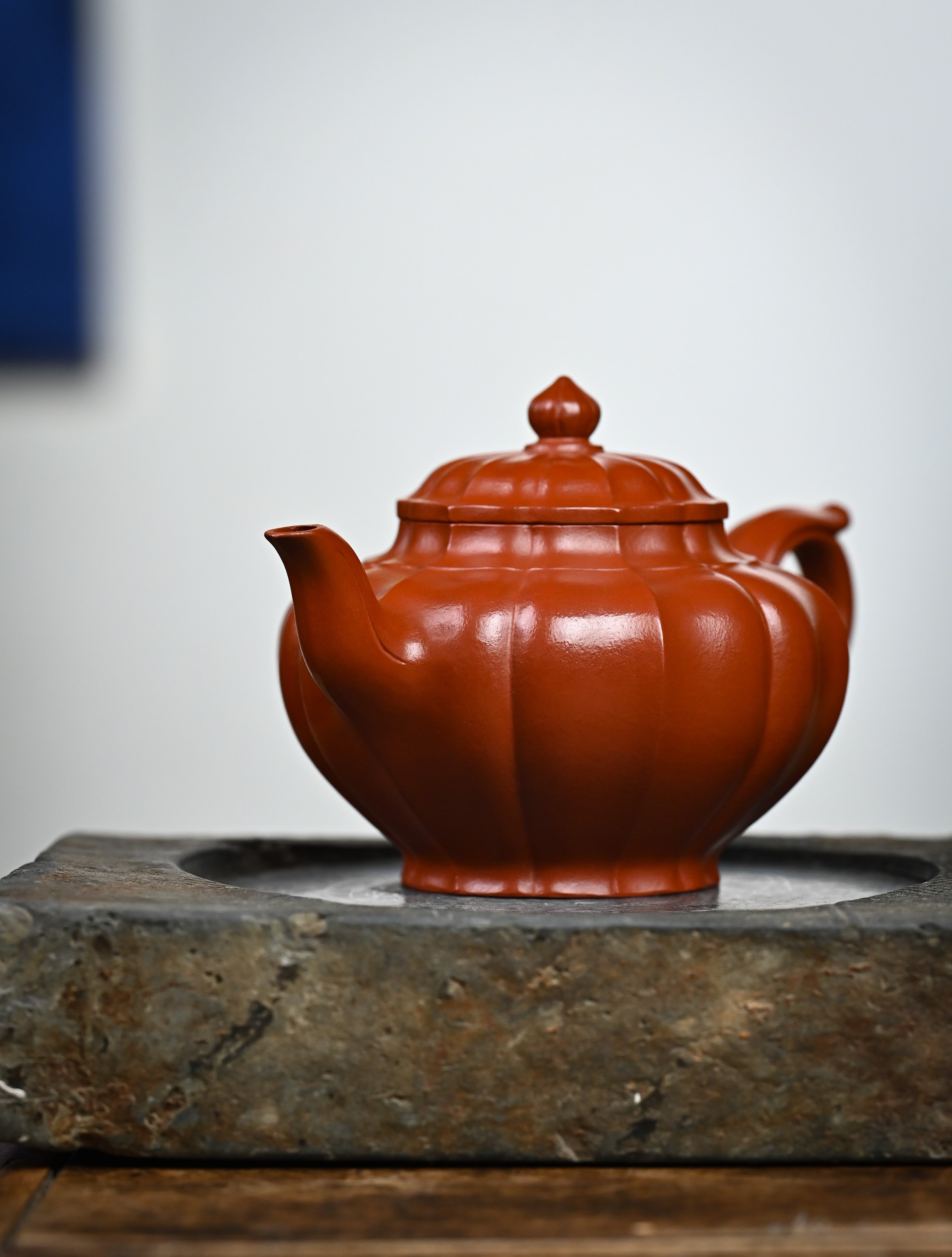 YANYOO handmade Yixing teapot featuring premium Zhuni clay and ribbed style, lifestyle front side.