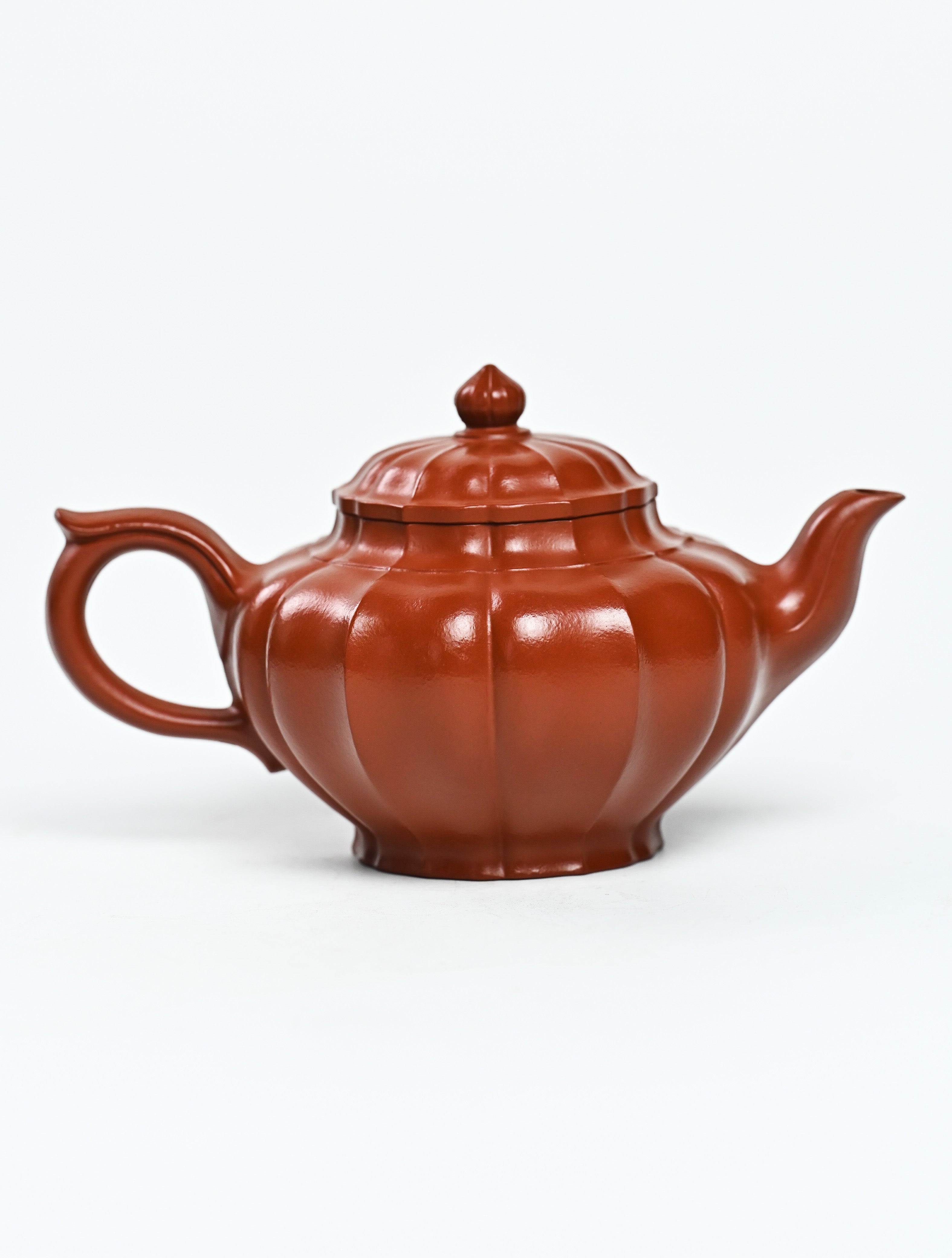 YANYOO handmade Yixing teapot featuring premium Zhuni clay and ribbed style, product right side.