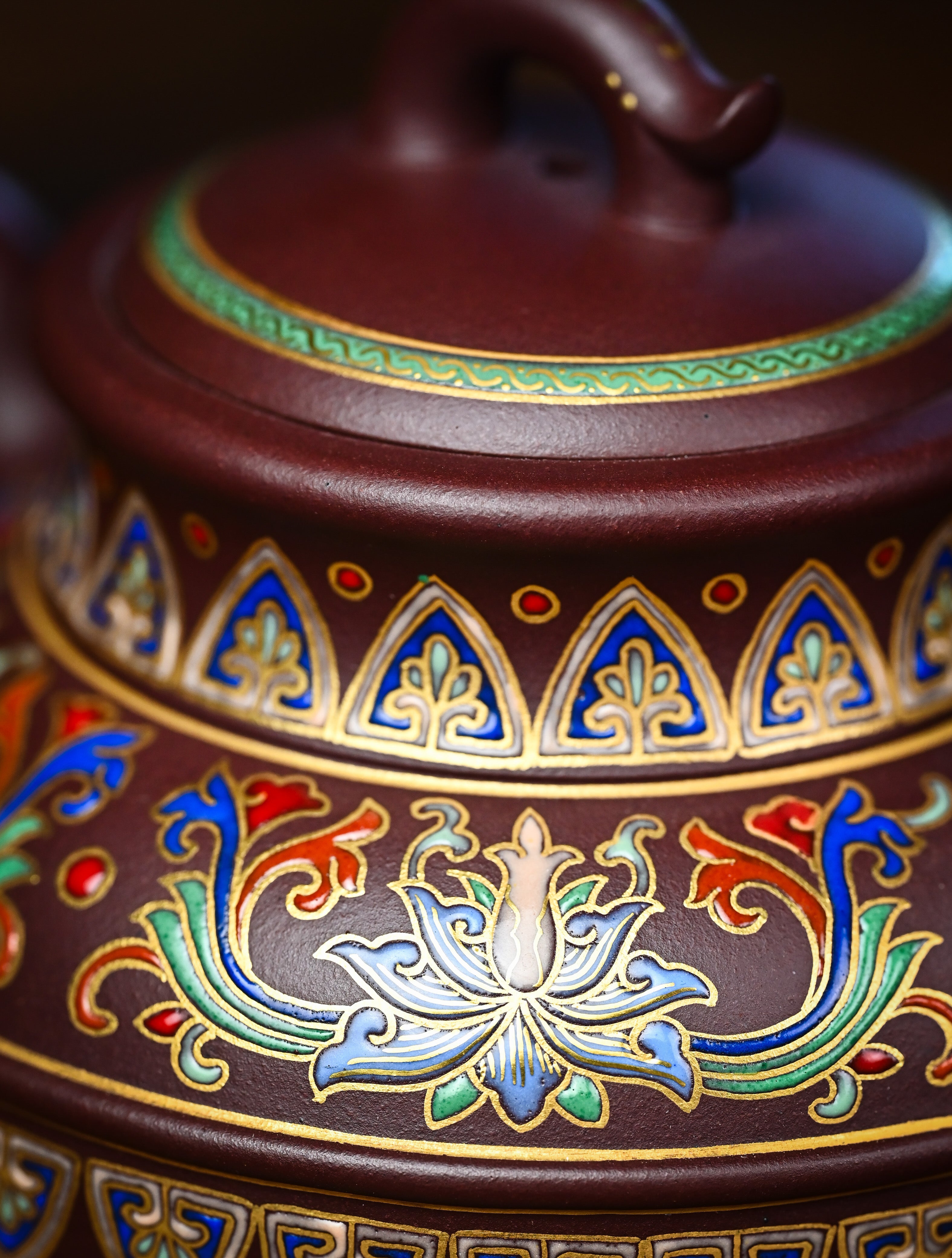 YANYOO handmade Yixing teapot featuring purple clay and lotus-themed Falangcai mimicing a phoenix, lifestyle detail body.