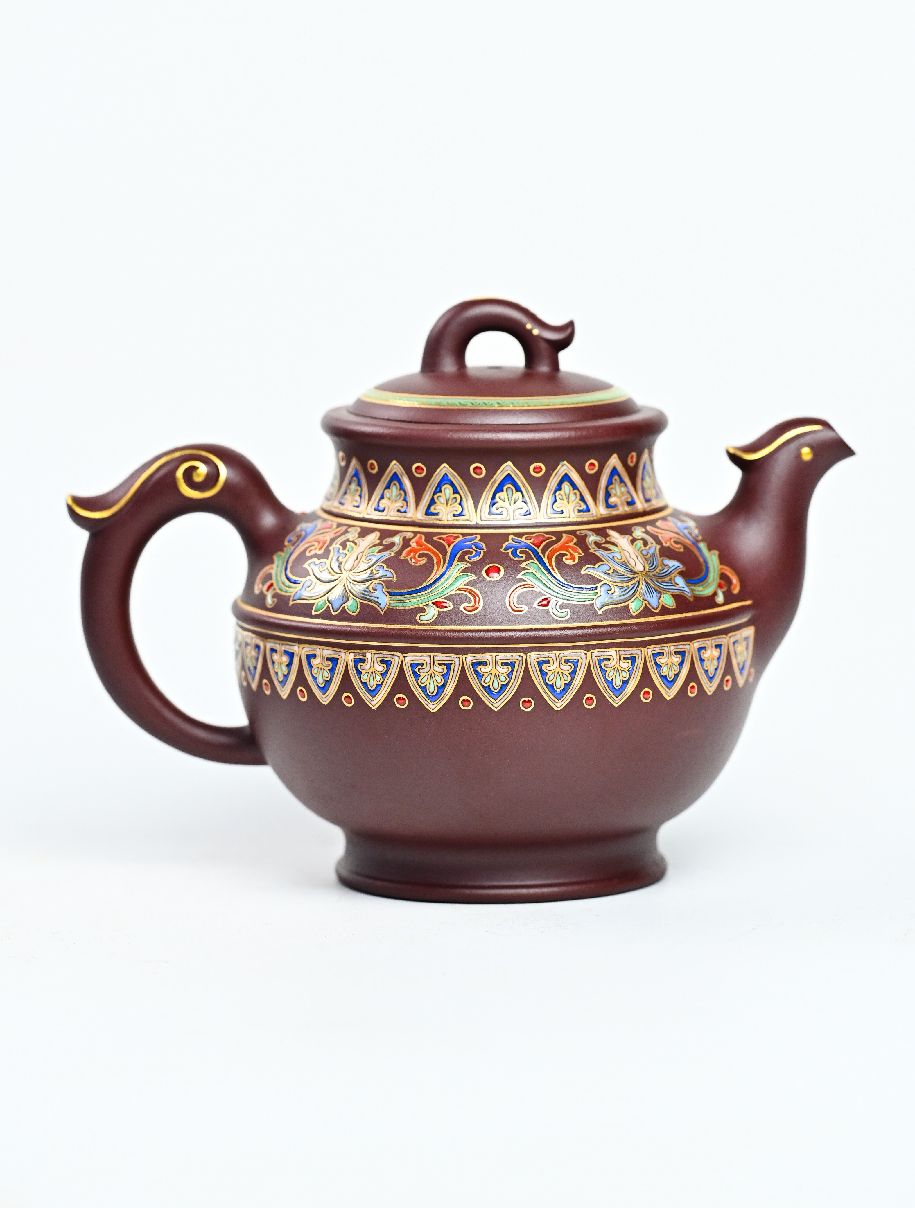 YANYOO handmade Yixing teapot featuring purple clay and lotus-themed Falangcai mimicing a phoenix, product right side.