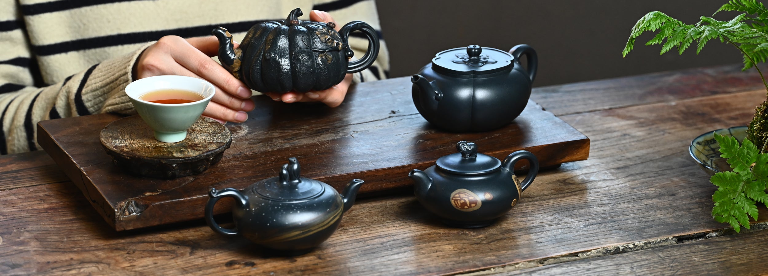 YANYOO handmade Yixing teapot: Dawn collection banner with model desktop version.