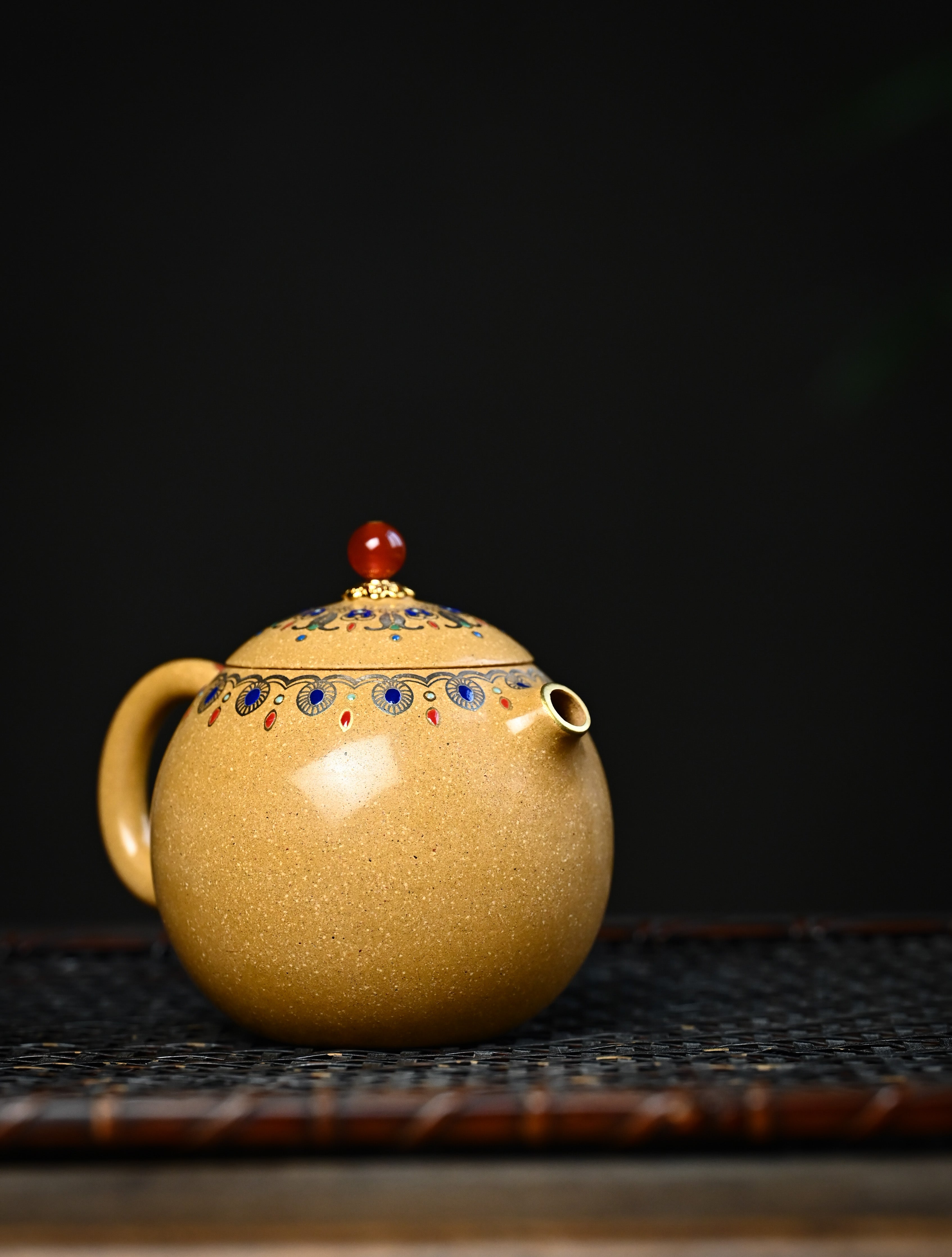 YANYOO handmade Yixing teapot featuring Duanni clay, water polish technique (Shuimo) and delicate Falangcai, Long Dan, lifestyle front side.