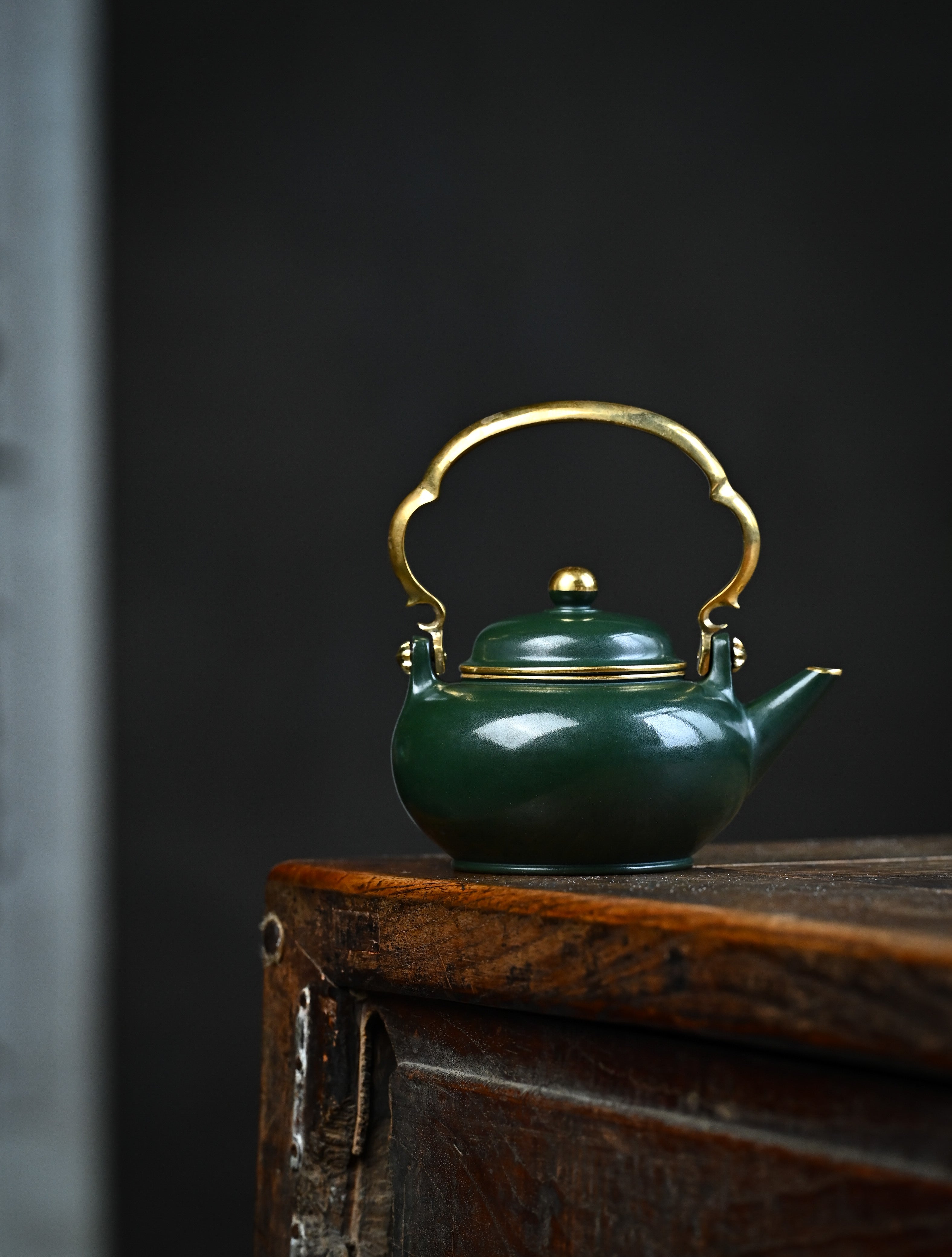 YANYOO handmade Yixing teapot featuring Shuimo polish technique and delicate lifting handle, lvni, lifestyle wide-angle right side.
