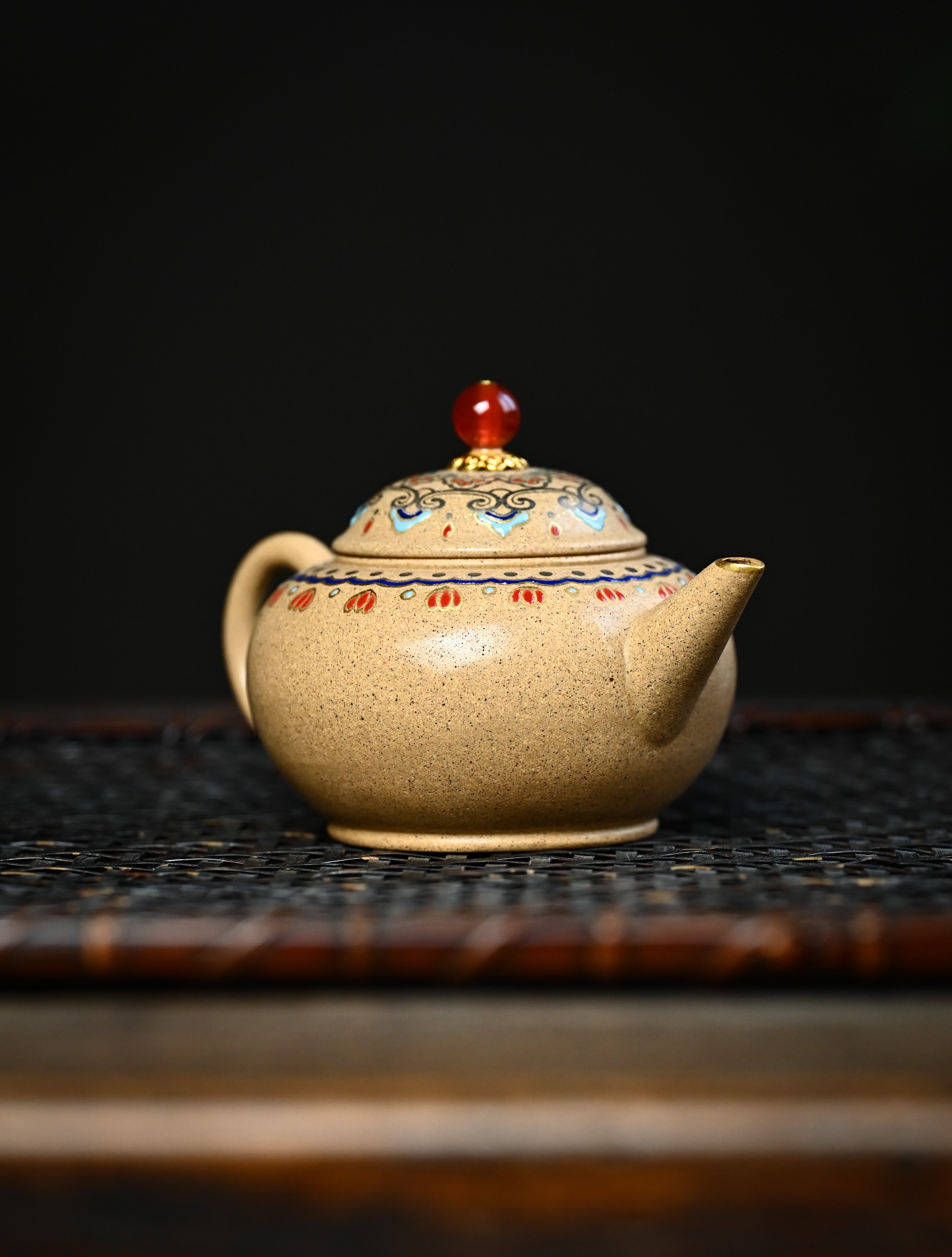 YANYOO handmade Yixing teapot featuring Duanni clay, Shuimo polish technique and delicate Falangcai, lifestyle front side.