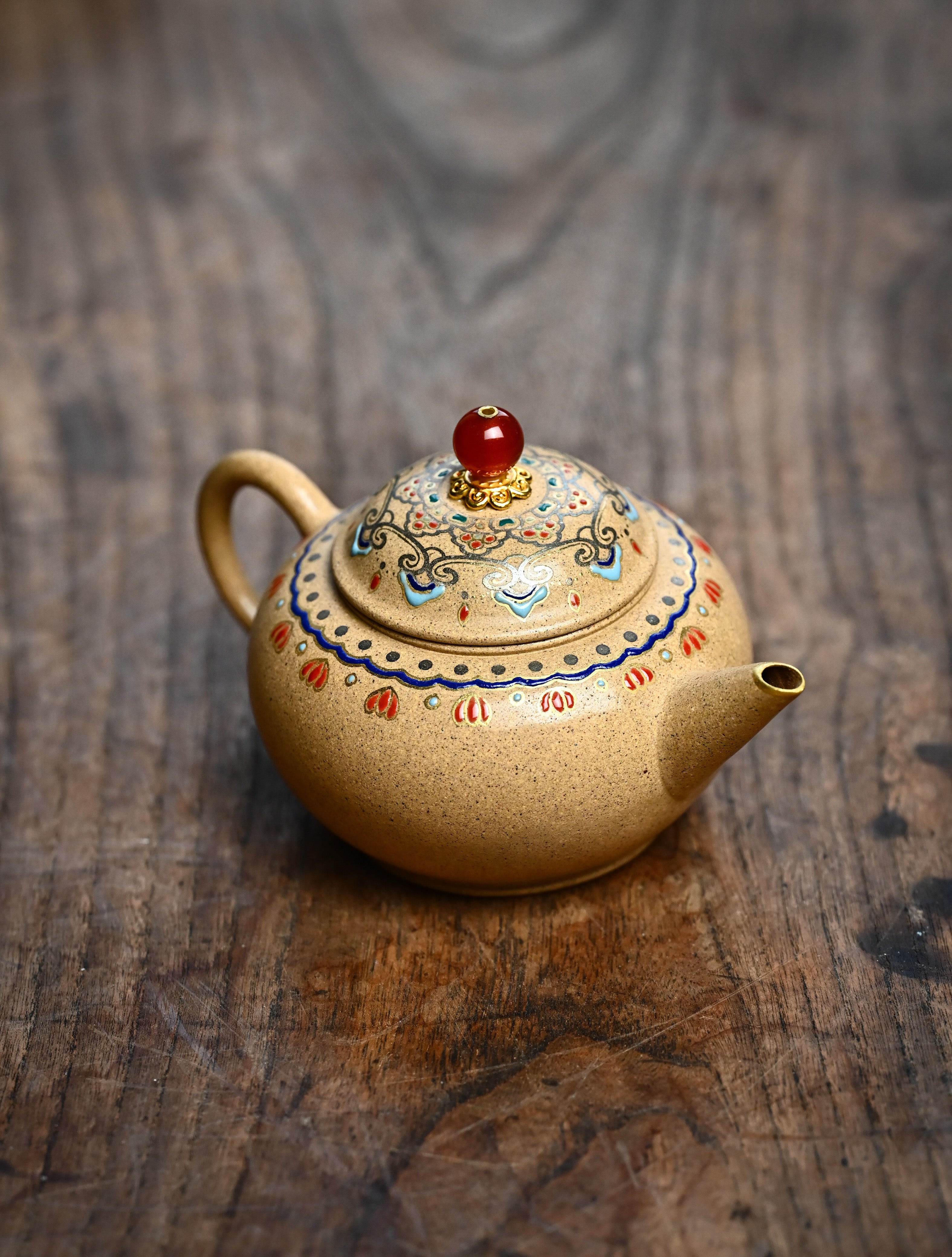 YANYOO handmade Yixing teapot featuring Duanni clay, Shuimo polish technique and delicate Falangcai, lifestyle right side.