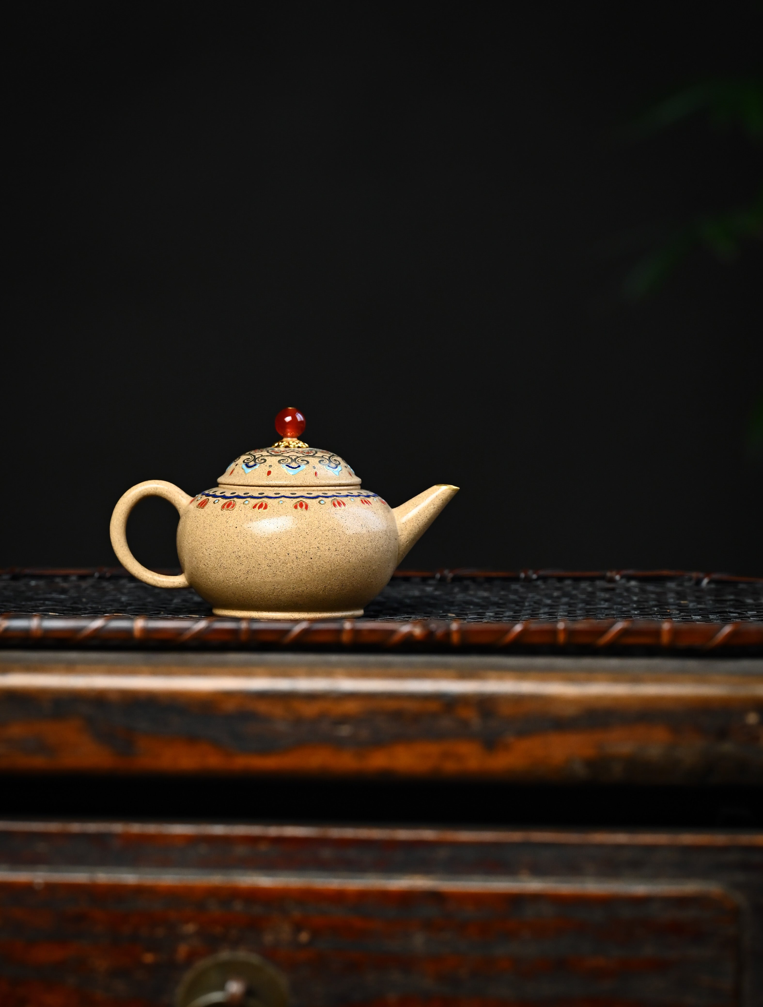 YANYOO handmade Yixing teapot featuring Duanni clay, Shuimo polish technique and delicate Falangcai, lifestyle wide-angle right side.