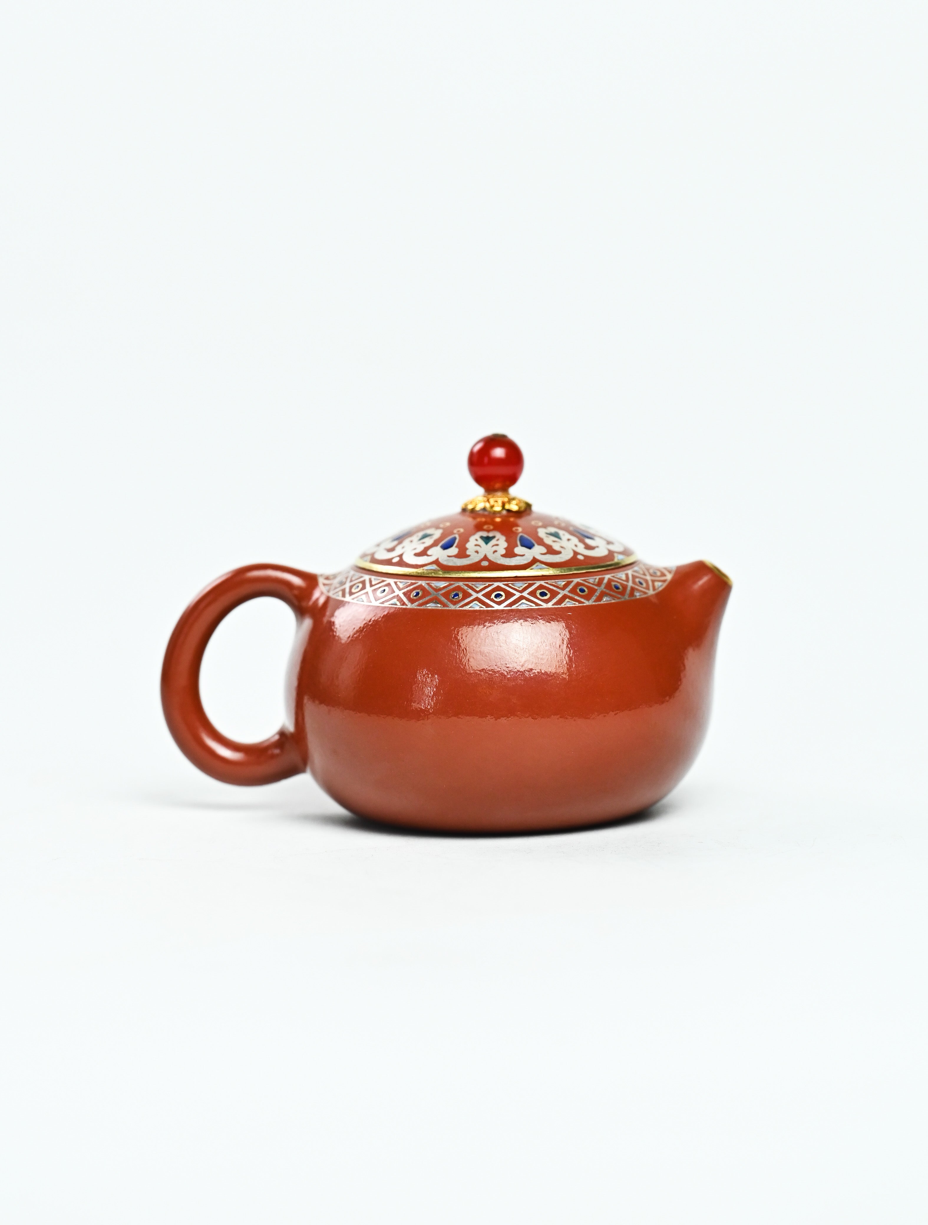 YANYOO handmade Yixing teapot featuring Shuimo polish technique and delicate Falangcai, product right side.