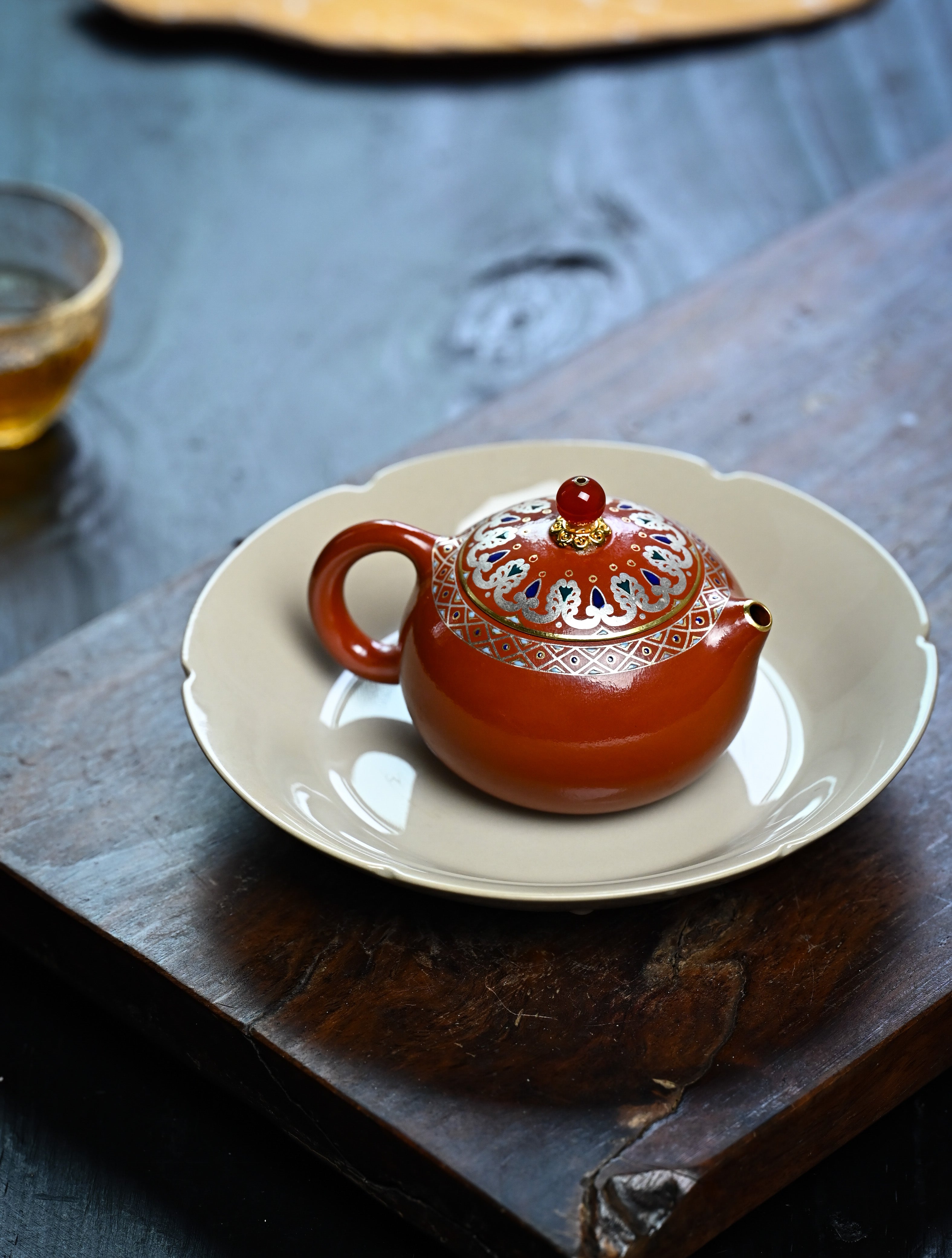 YANYOO handmade Yixing teapot featuring Shuimo polish technique and delicate Falangcai, lifestyle right side.