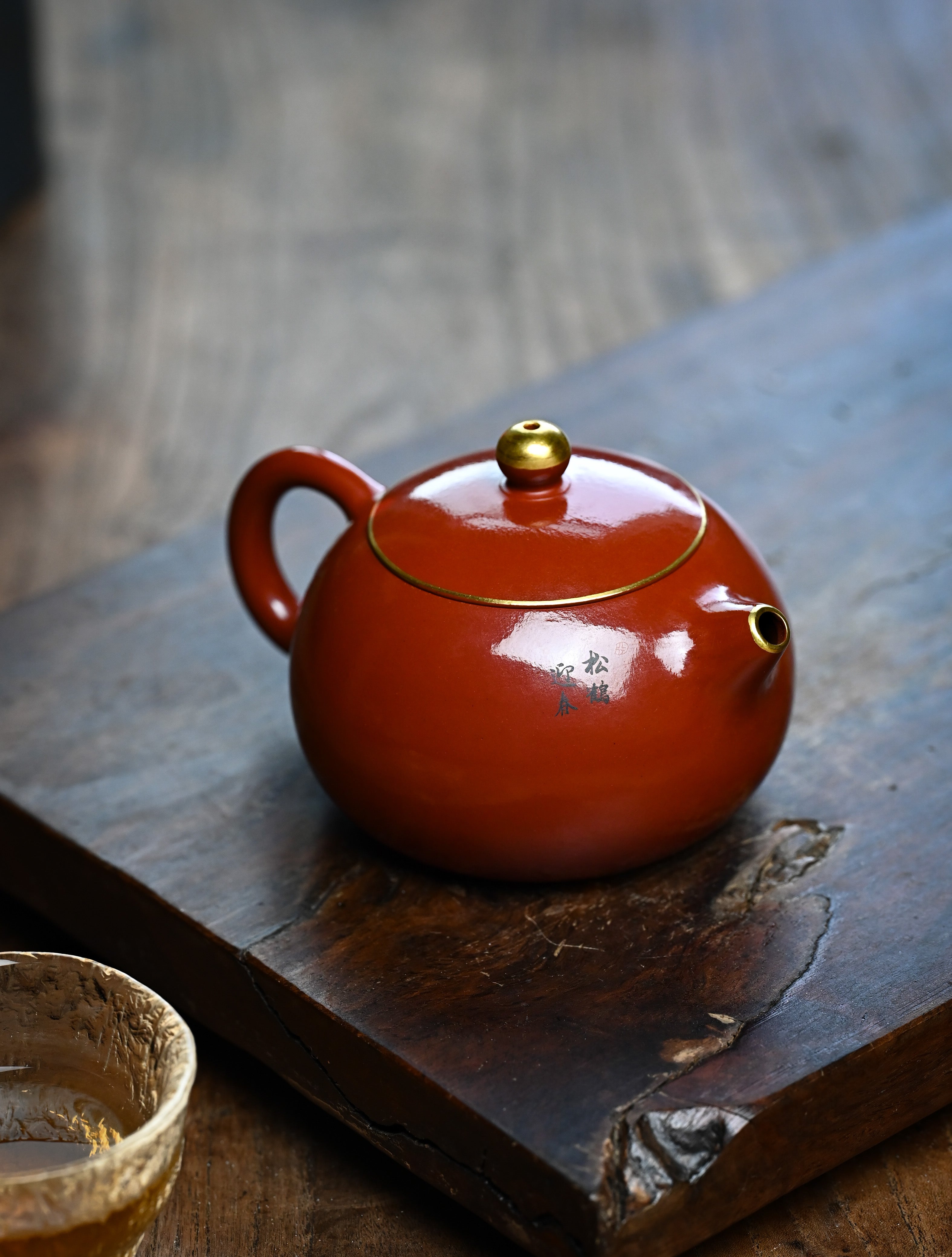 YANYOO handmade Yixing teapot featuring Shuimo polish technique and delicate painting of crane-and-flower motif, lifestyle right side.