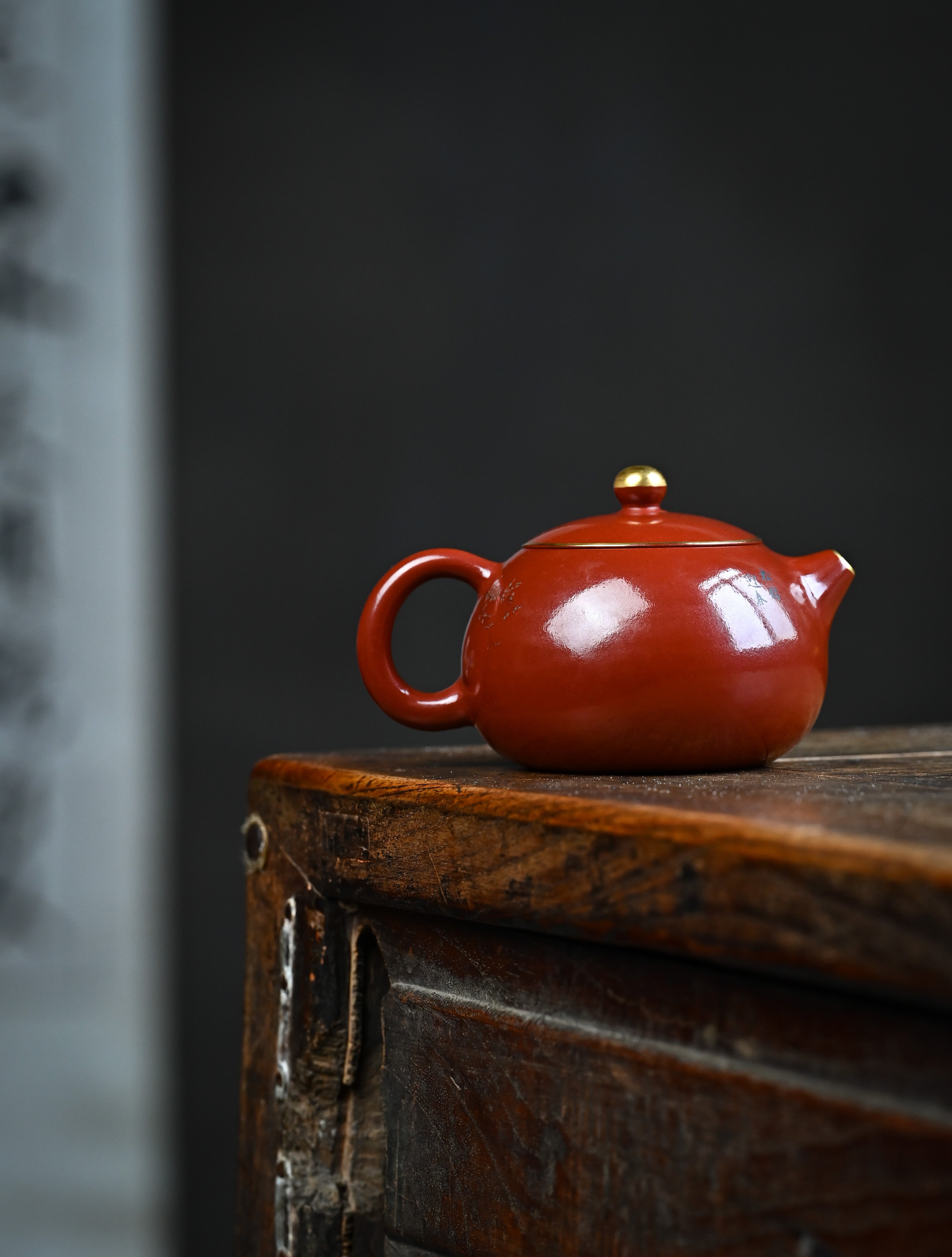 YANYOO handmade Yixing teapot featuring Shuimo polish technique and delicate painting of crane-and-flower motif, lifestyle wide-angle right side.