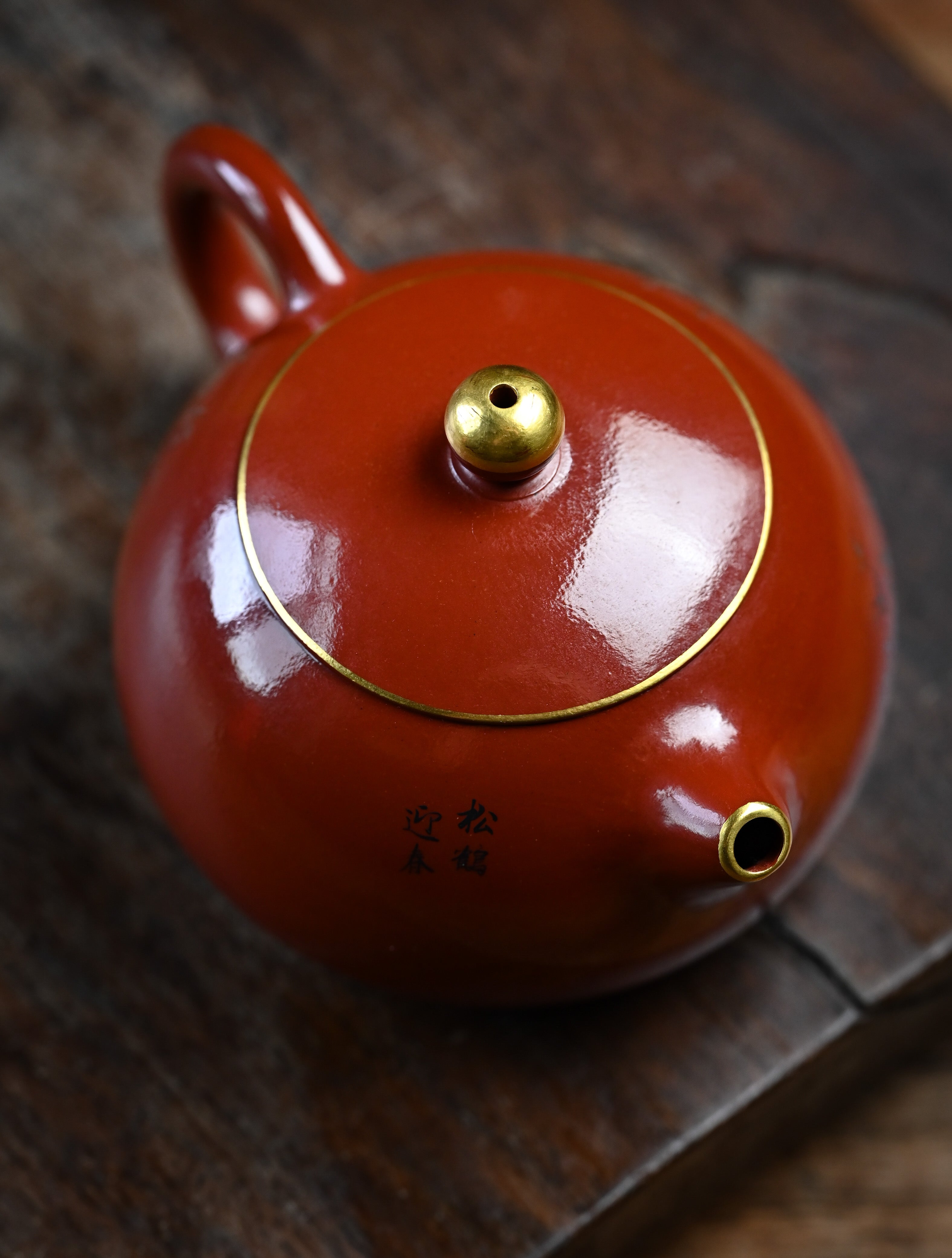 YANYOO handmade Yixing teapot featuring Shuimo polish technique and delicate painting of crane-and-flower motif, lifestyle top side.