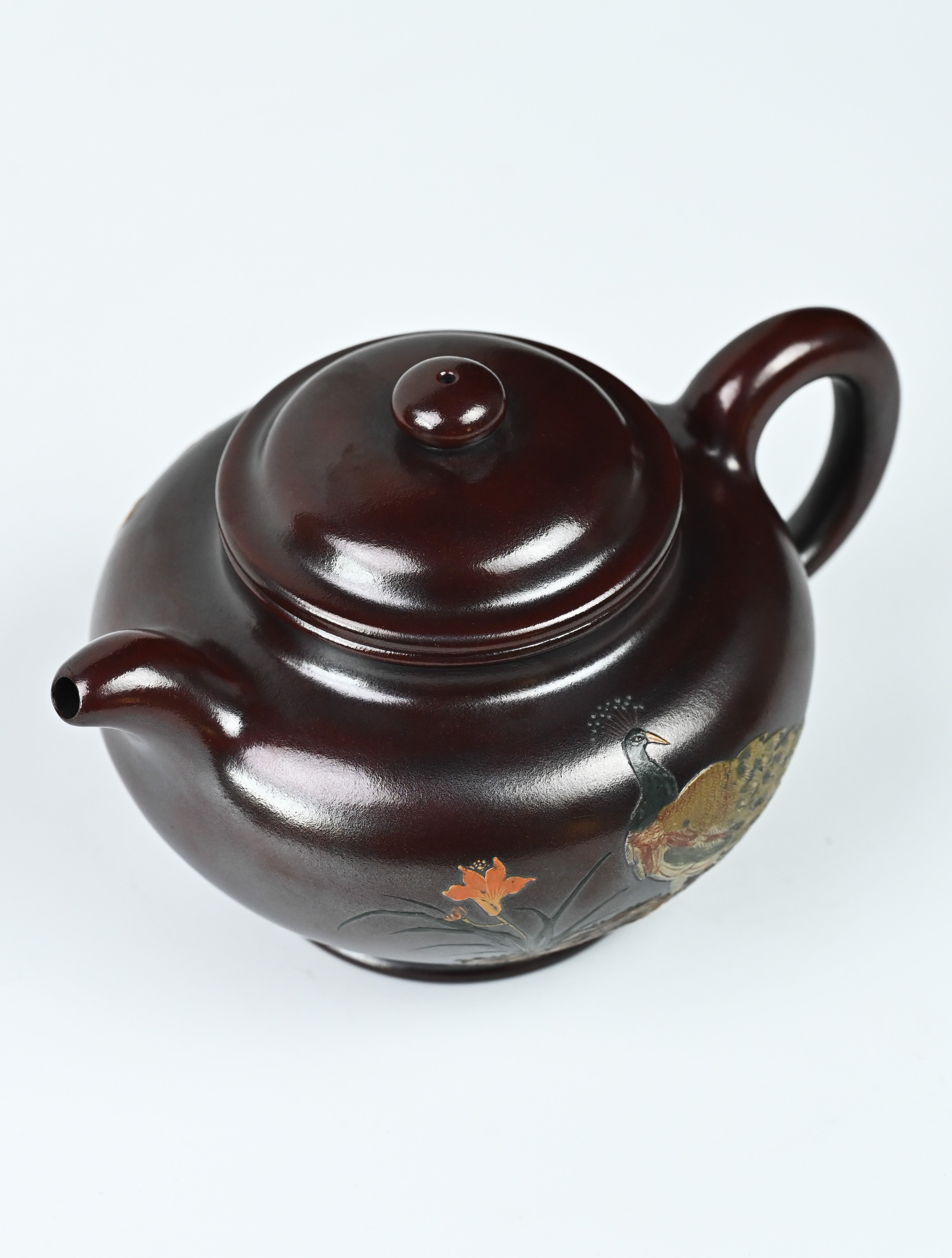 YANYOO handmade Yixing teapot featuring aged Wuni clay, peacock clay painting, Duo Zhi, product top side.