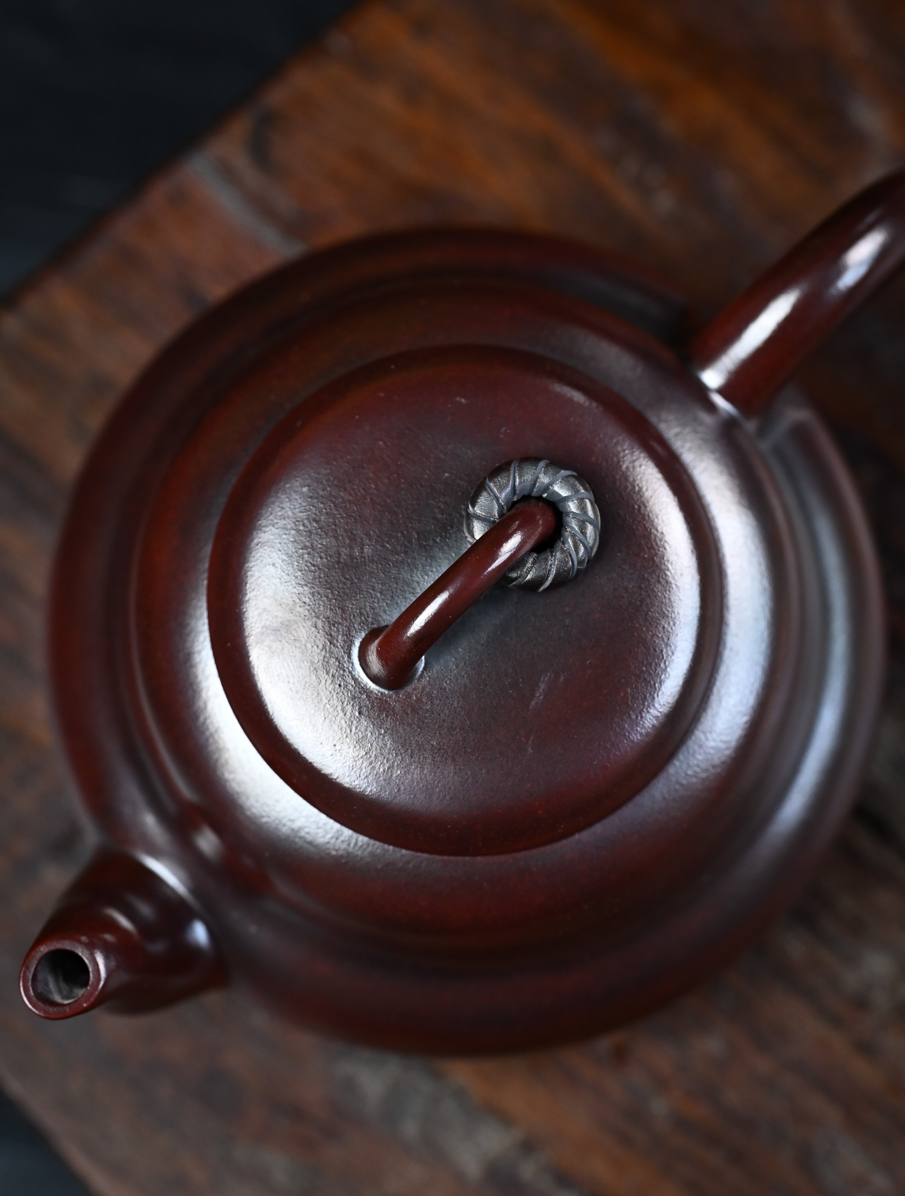 YANYOO handmade Yixing teapot featuring aged Wuni clay and cute gourd shaped, lifestyle detail top side.