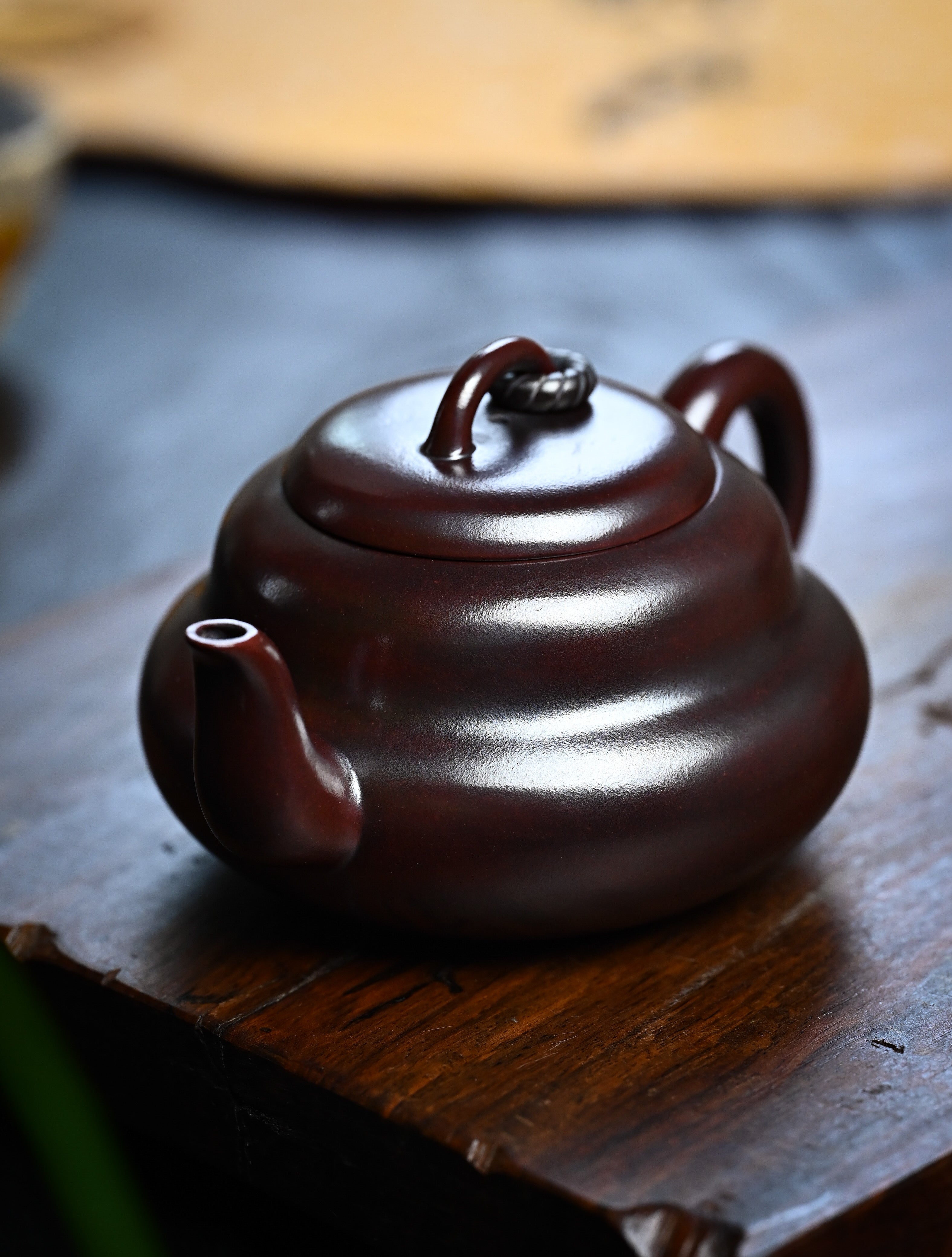 YANYOO handmade Yixing teapot featuring aged Wuni clay and cute gourd shaped, lifestyle front side.