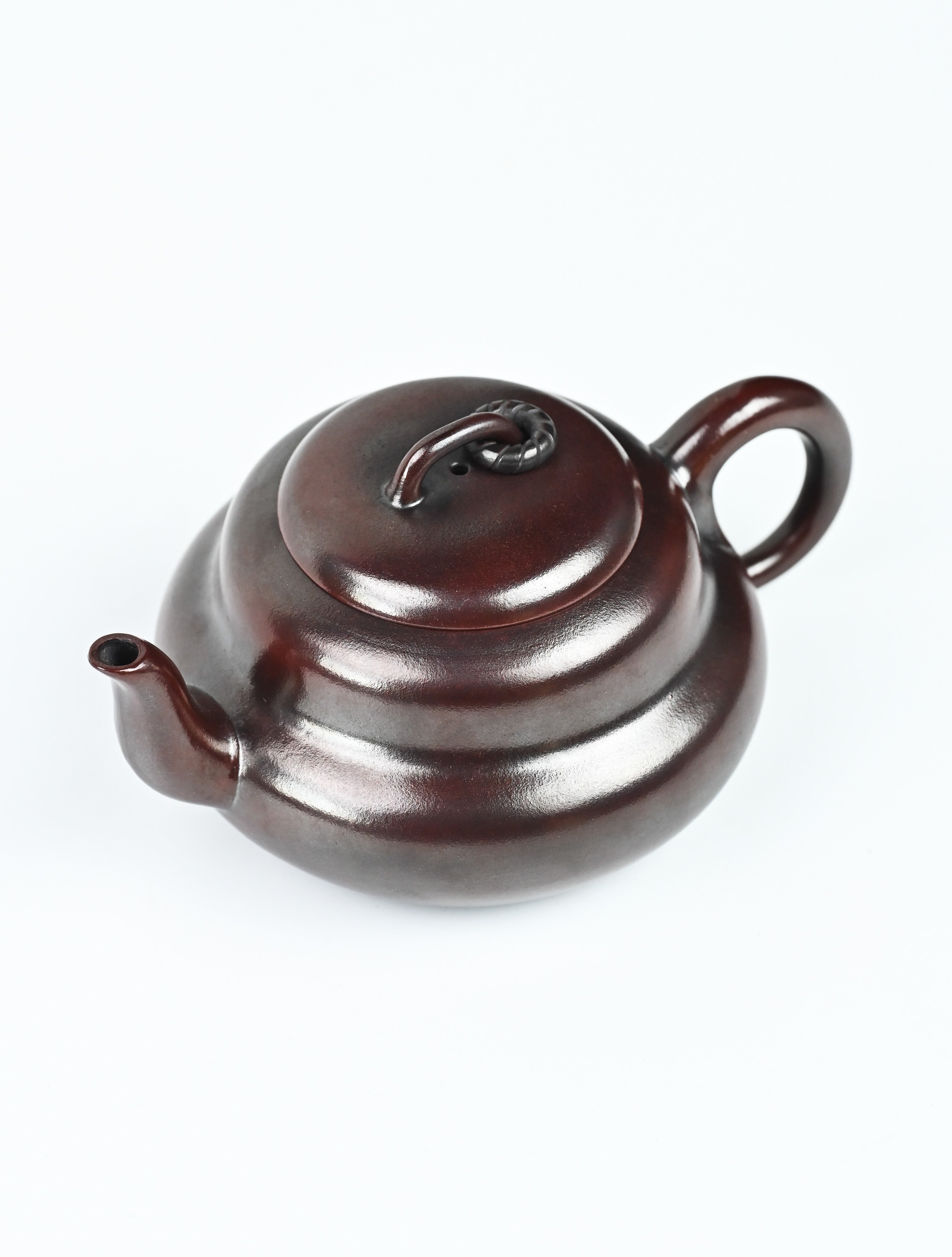 YANYOO handmade Yixing teapot featuring aged Wuni clay and cute gourd shaped, product top side.