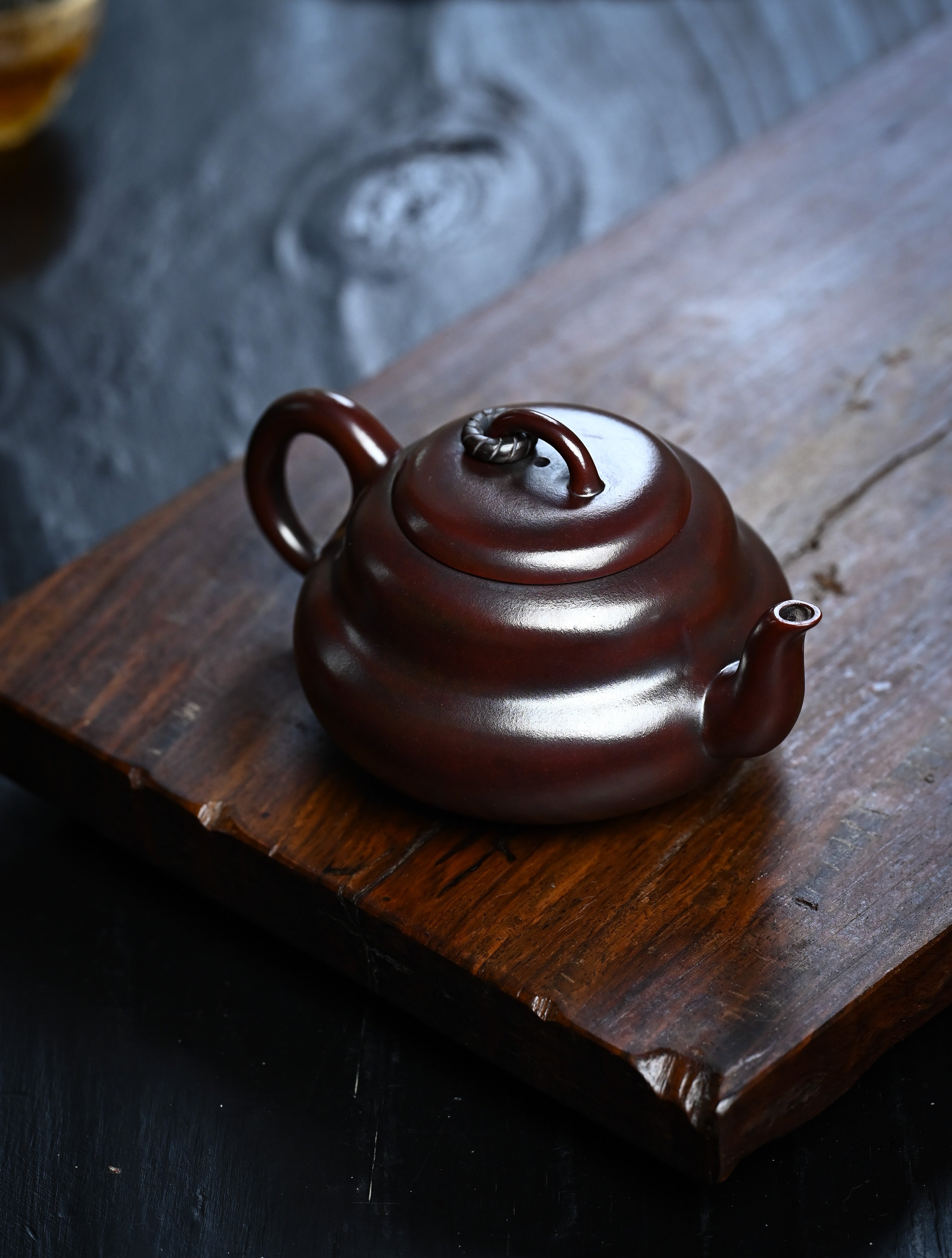 YANYOO handmade Yixing teapot featuring aged Wuni clay and cute gourd shaped, lifestyle right side.