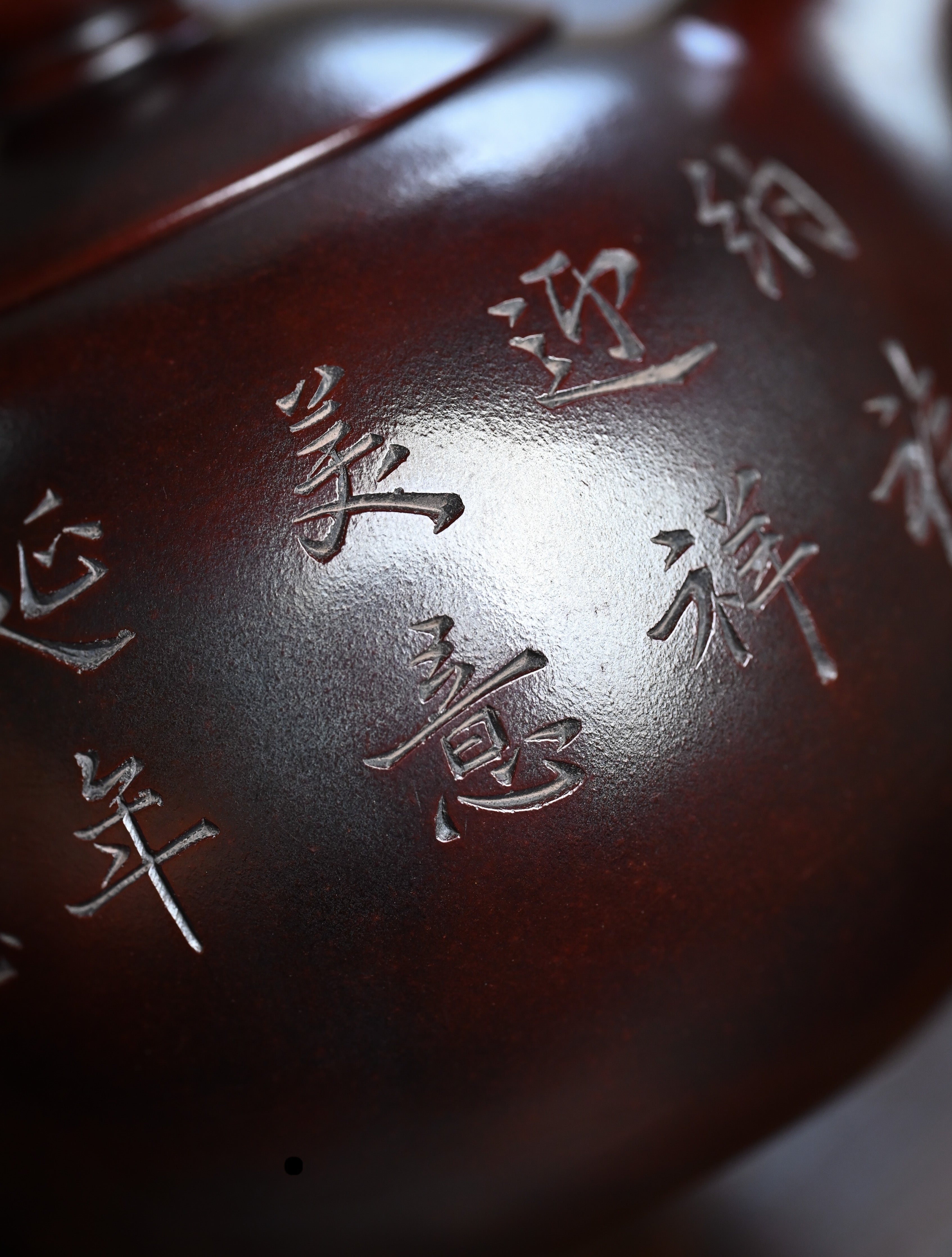 YANYOO handmade Yixing teapot featuring aged Wuni clay and intricate engravings, lifestyle detail back side.