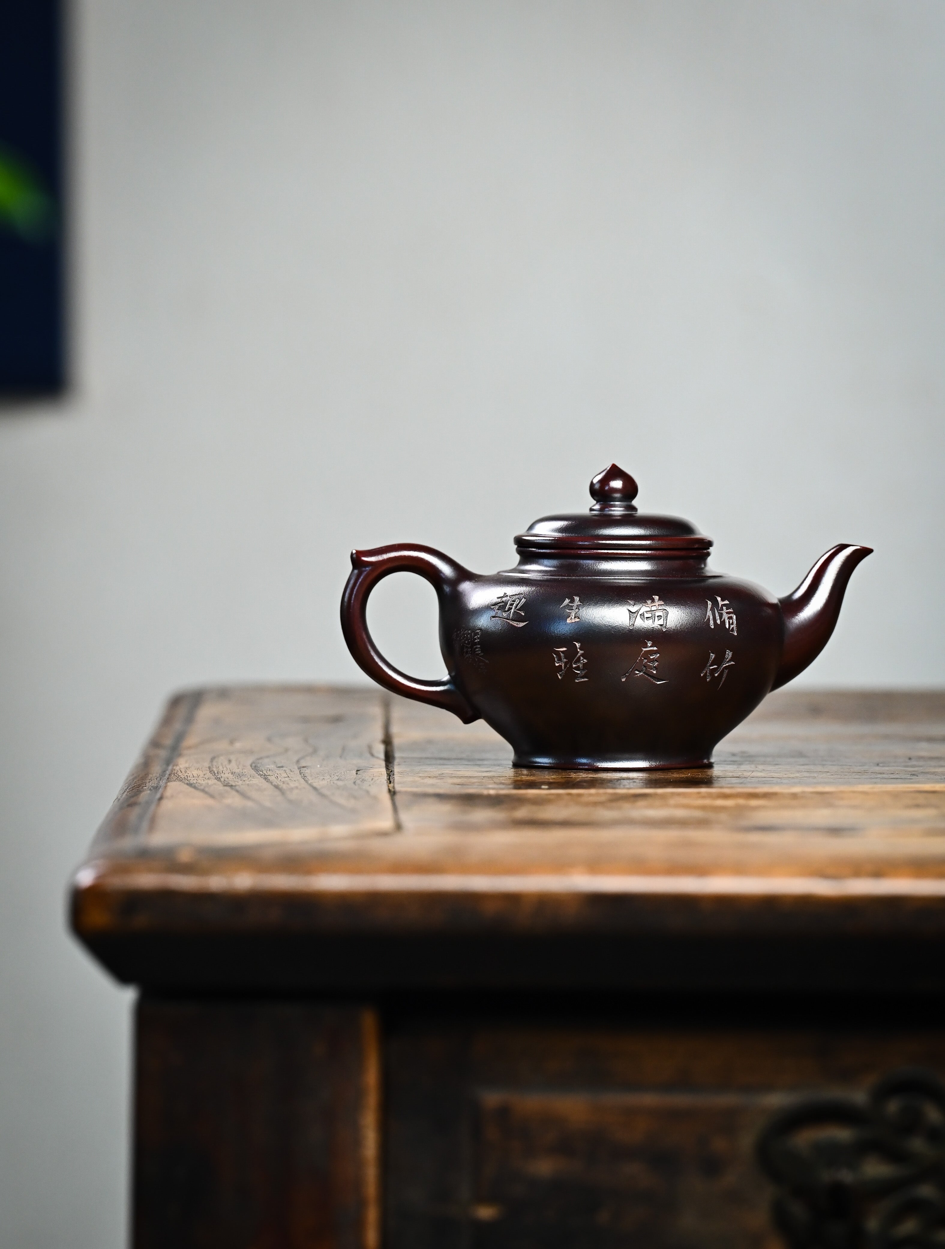 YANYOO handmade Yixing teapot featuring aged Wuni clay and bird engravings, lifestyle wide-angle right side.