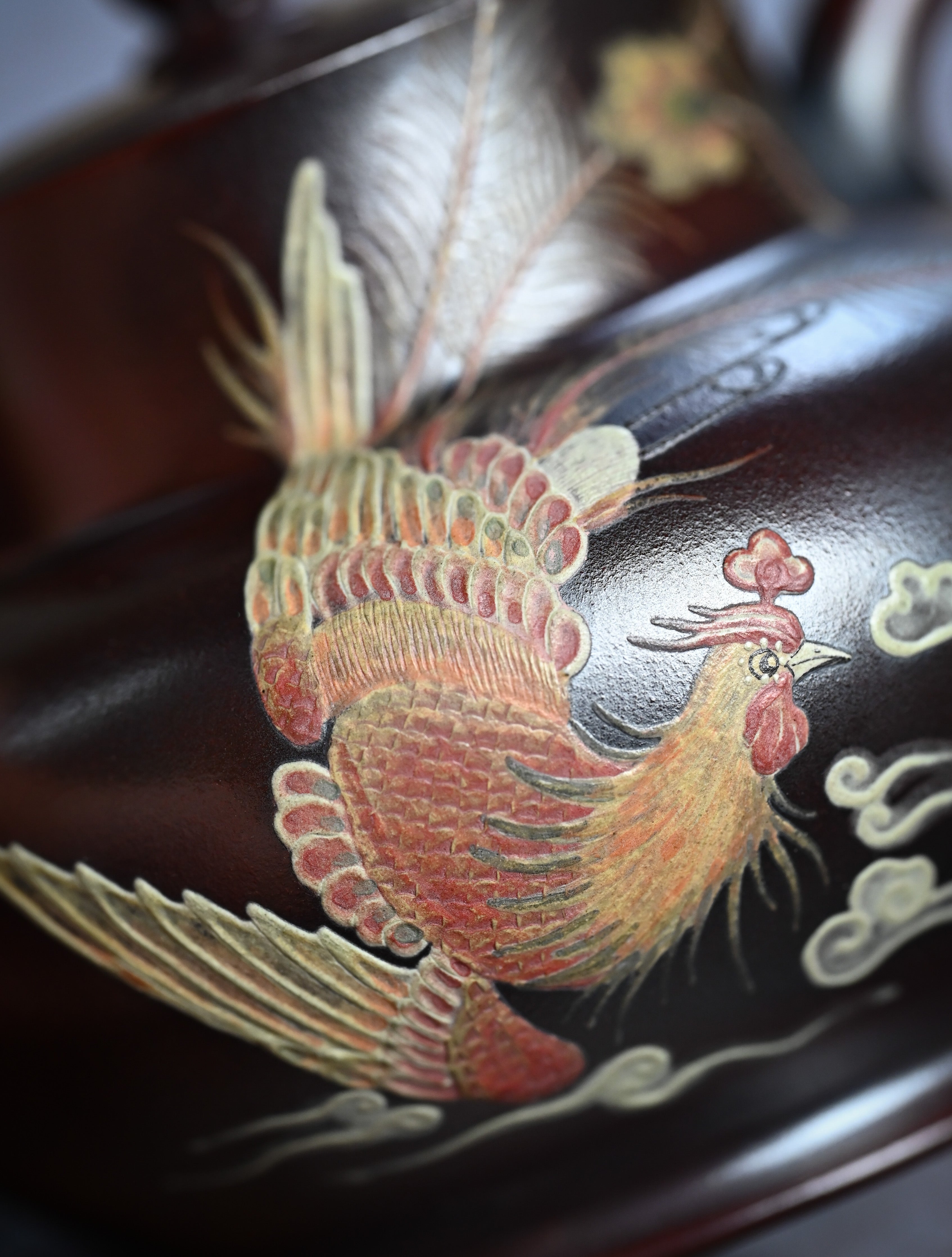 YANYOO handmade Yixing teapot featuring aged Wuni clay and phoenix-and-cloud painting, lifestyle detail.