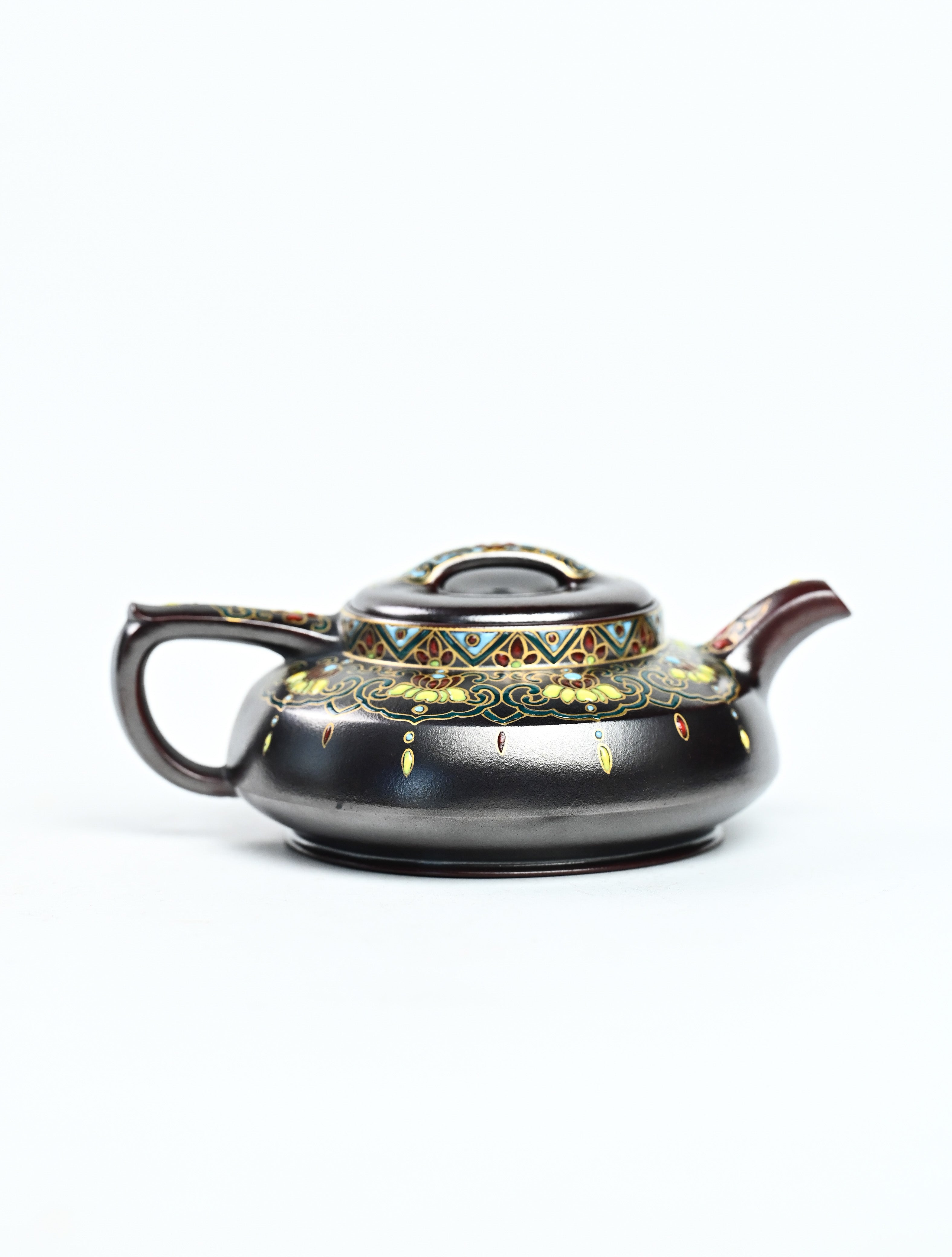 YANYOO handmade Yixing teapot featuring aged Wuni clay and delicate Falangcai, product right side.