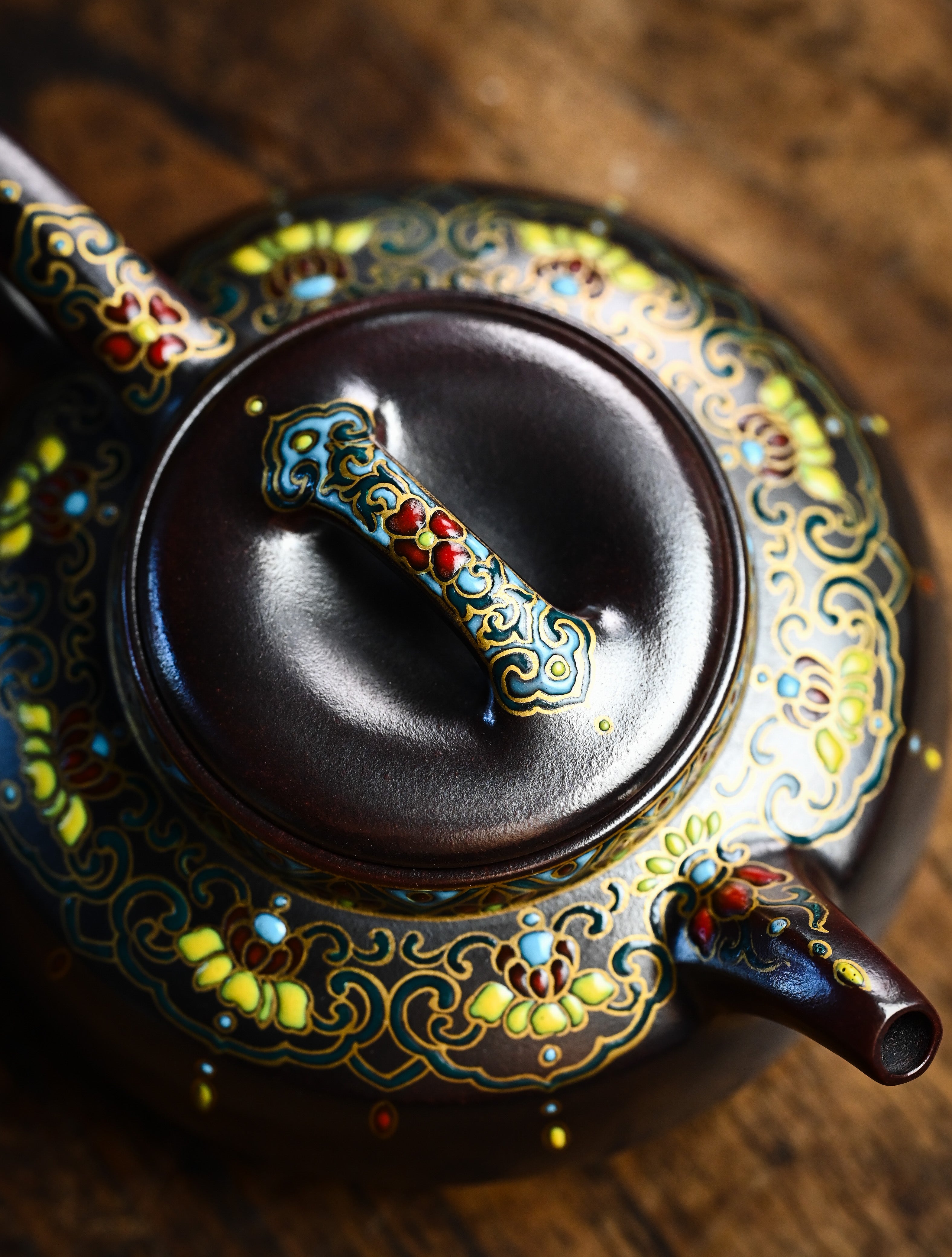 YANYOO handmade Yixing teapot featuring aged Wuni clay and delicate Falangcai, lifestyle top side.