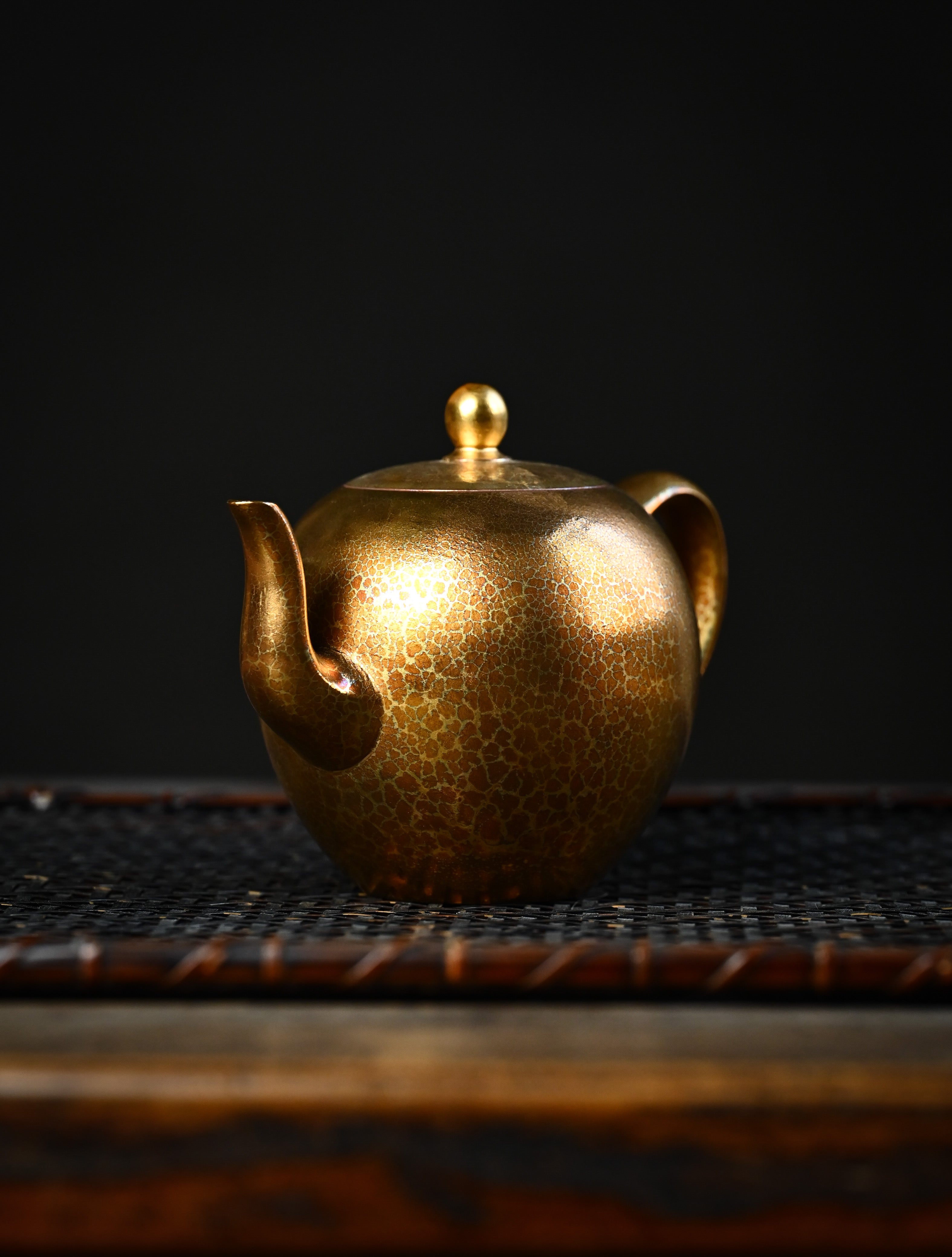 YANYOO handmade Yixing teapot featuring Feather-Plume firing technique, Mei Ren Jian gold, lifestyle front side.
