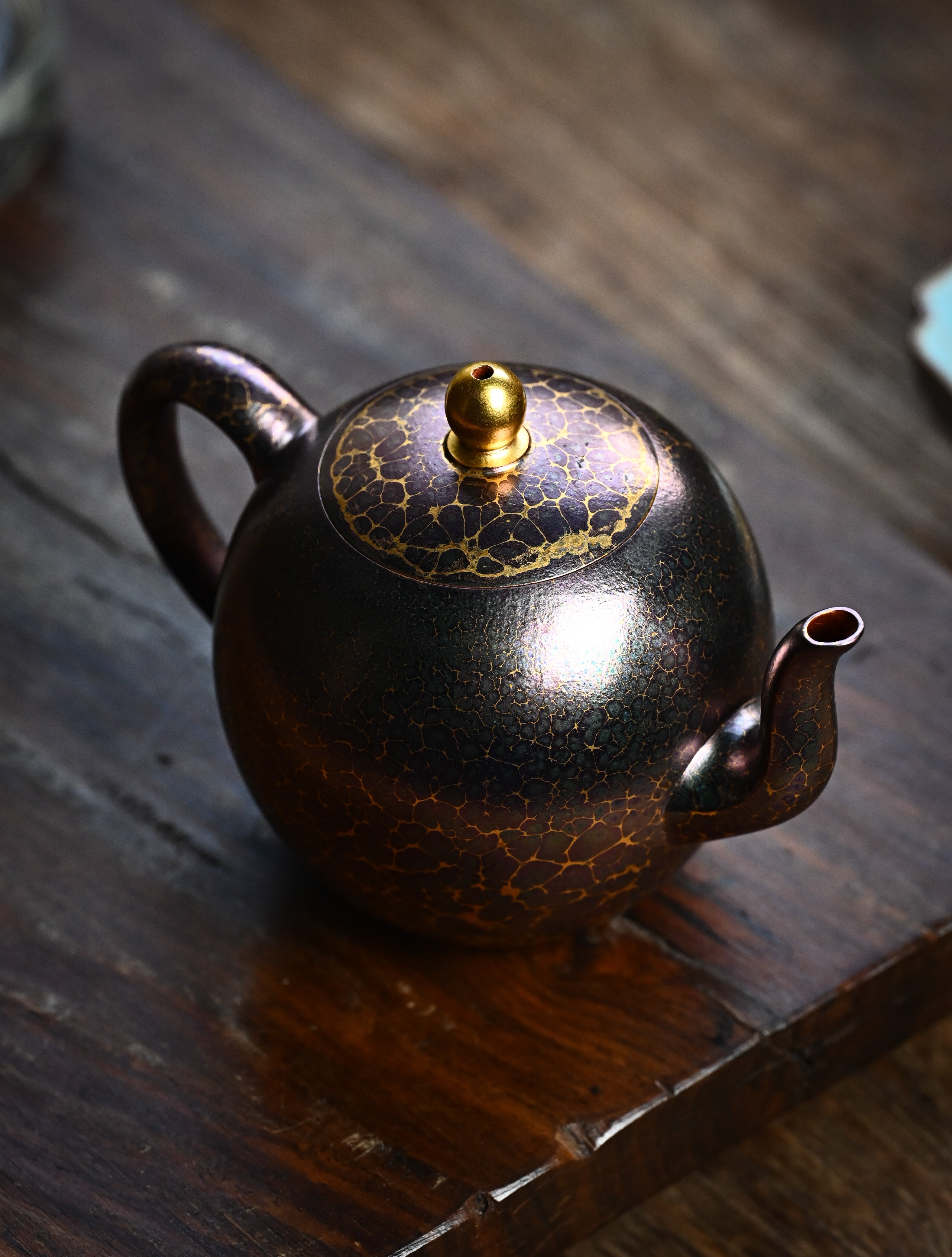 YANYOO handmade Yixing teapot featuring Feather-Plume firing technique, Mei Ren Jian purple, lifestyle right side.