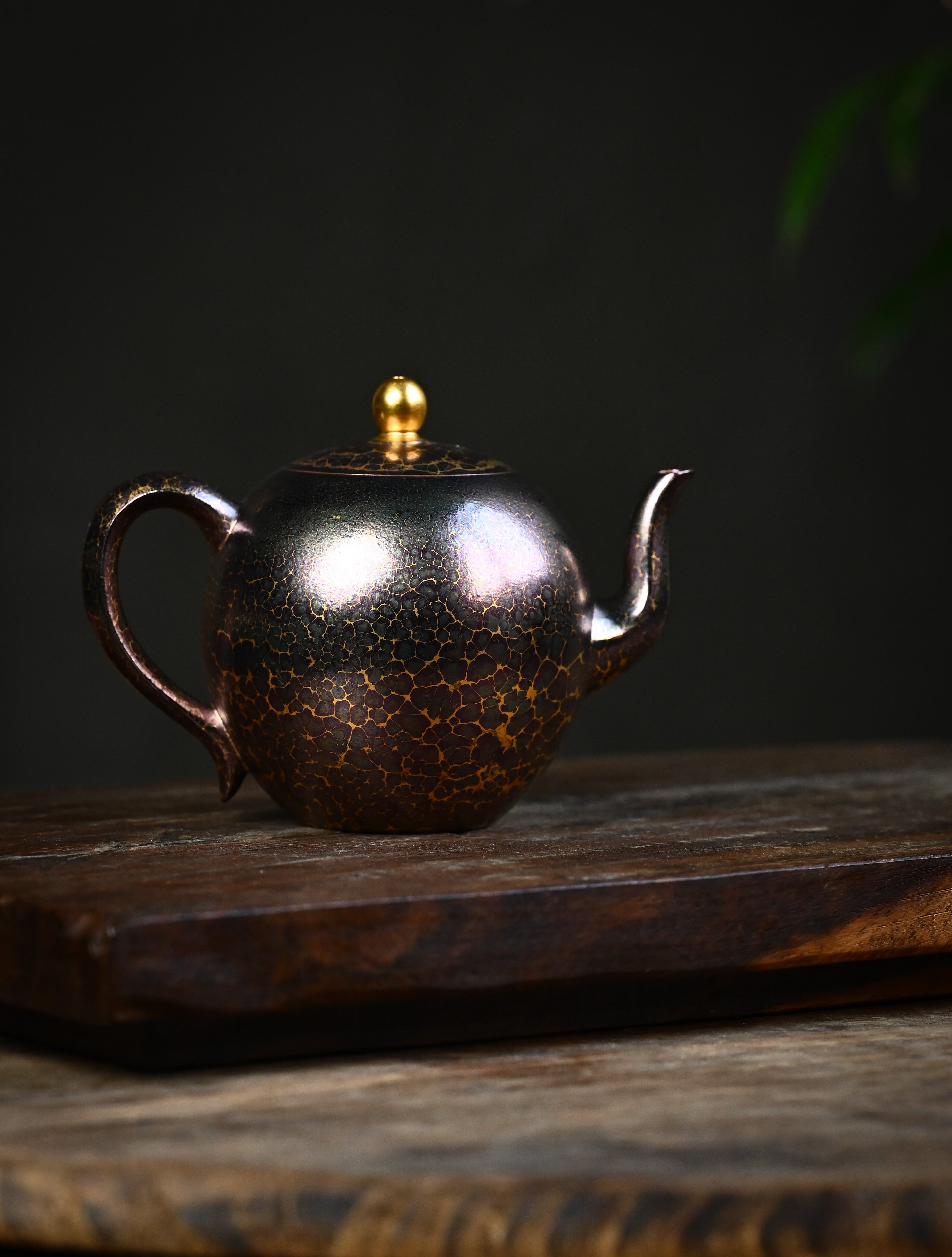YANYOO handmade Yixing teapot featuring Feather-Plume firing technique, Mei Ren Jian purple, lifestyle wide-angle right side.
