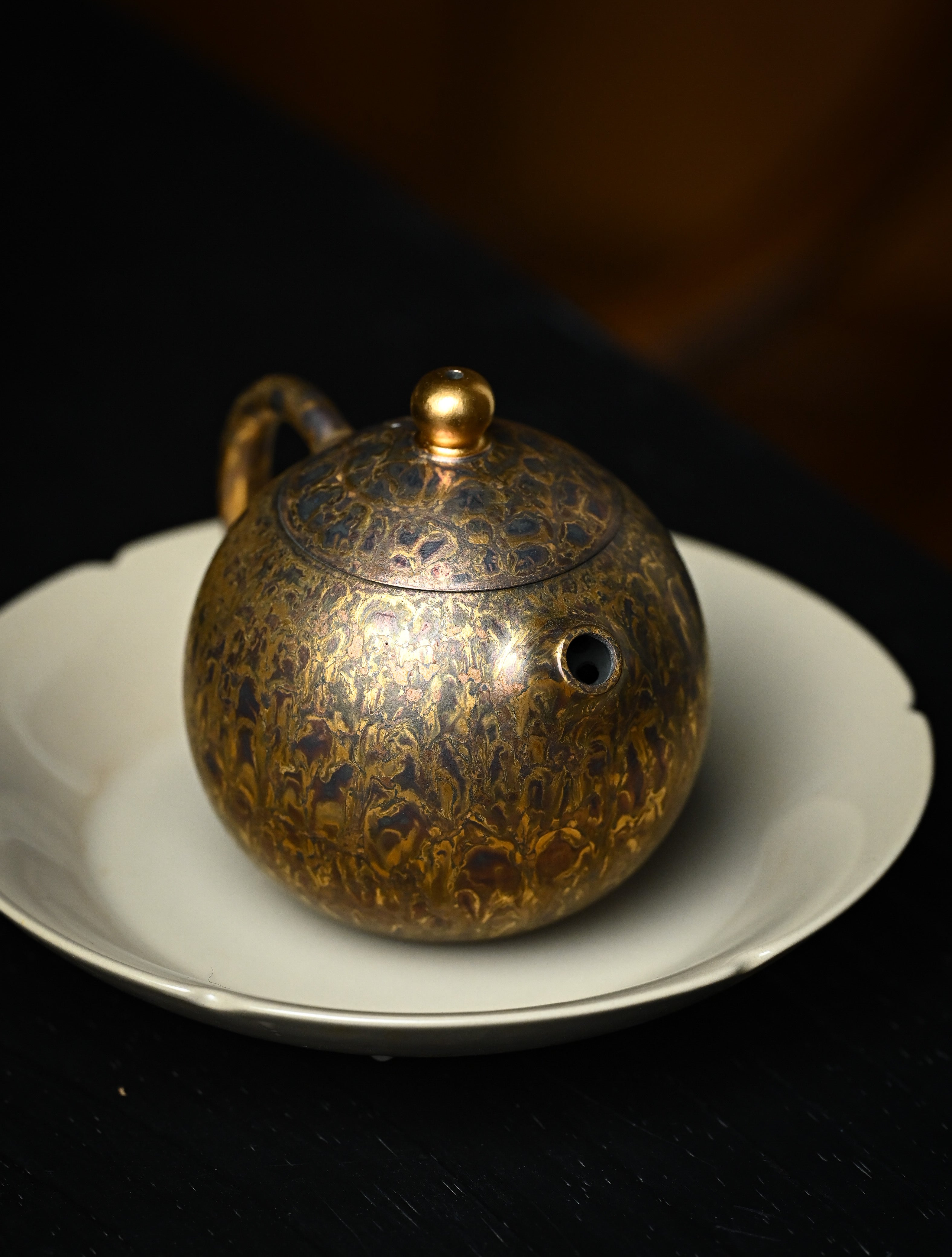 YANYOO handmade Yixing teapot featuring Feather-Plume firing technique, Dragon Egg, lifestyle right side.