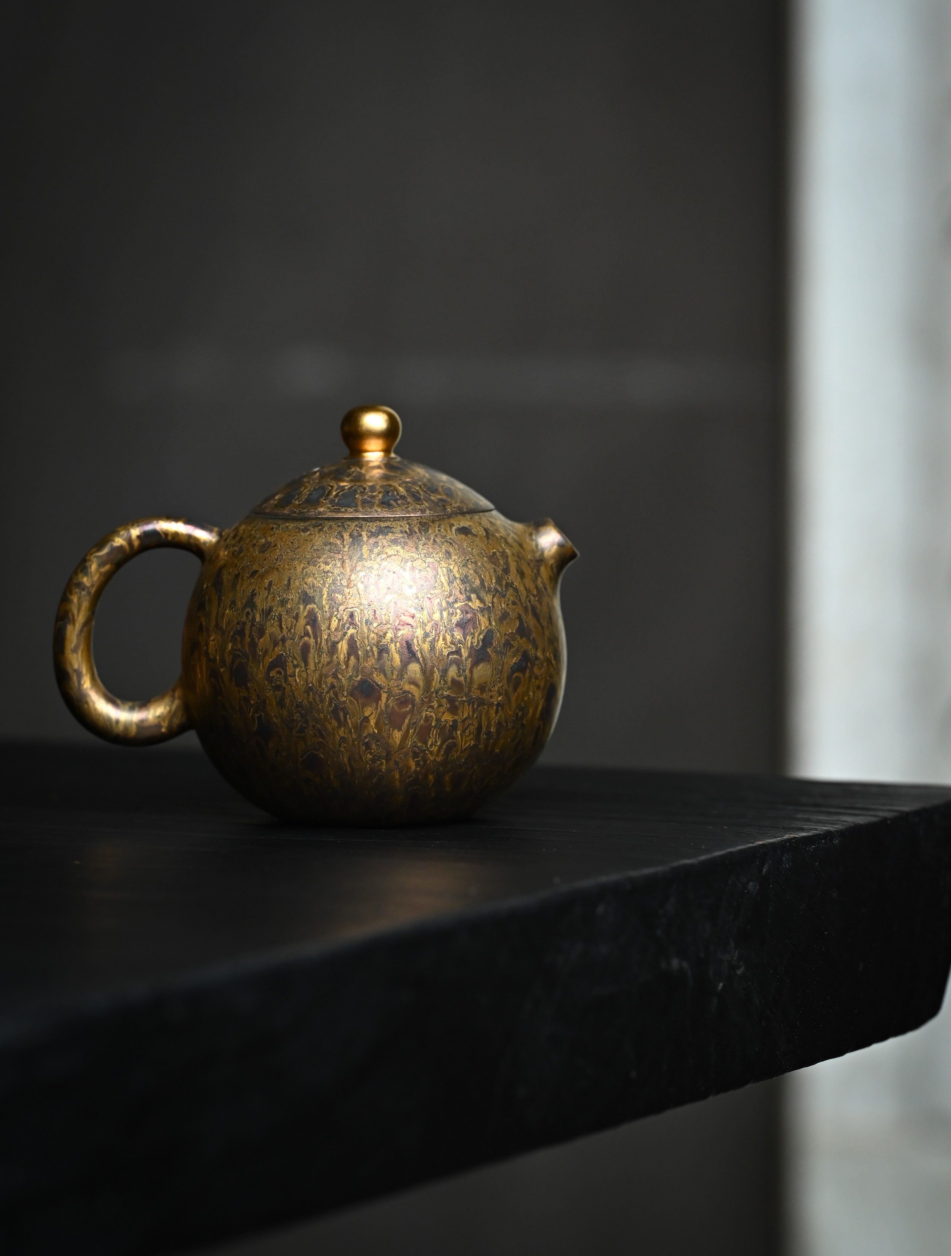 YANYOO handmade Yixing teapot featuring Feather-Plume firing technique, Dragon Egg, lifestyle wide-angle right side.
