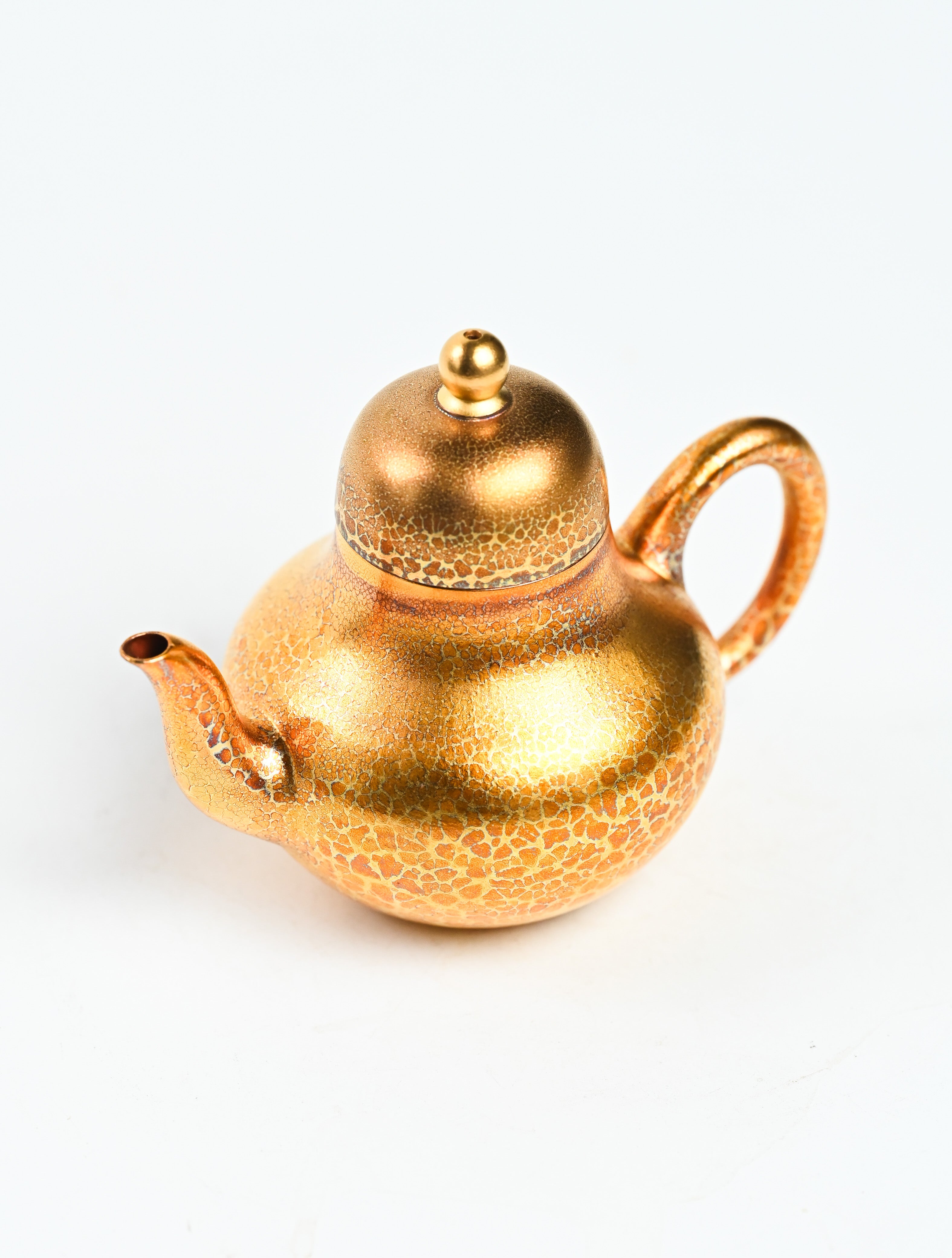 YANYOO handmade Yixing teapot featuring Feather-Plume firing technique, Si Ting gold, product top side.