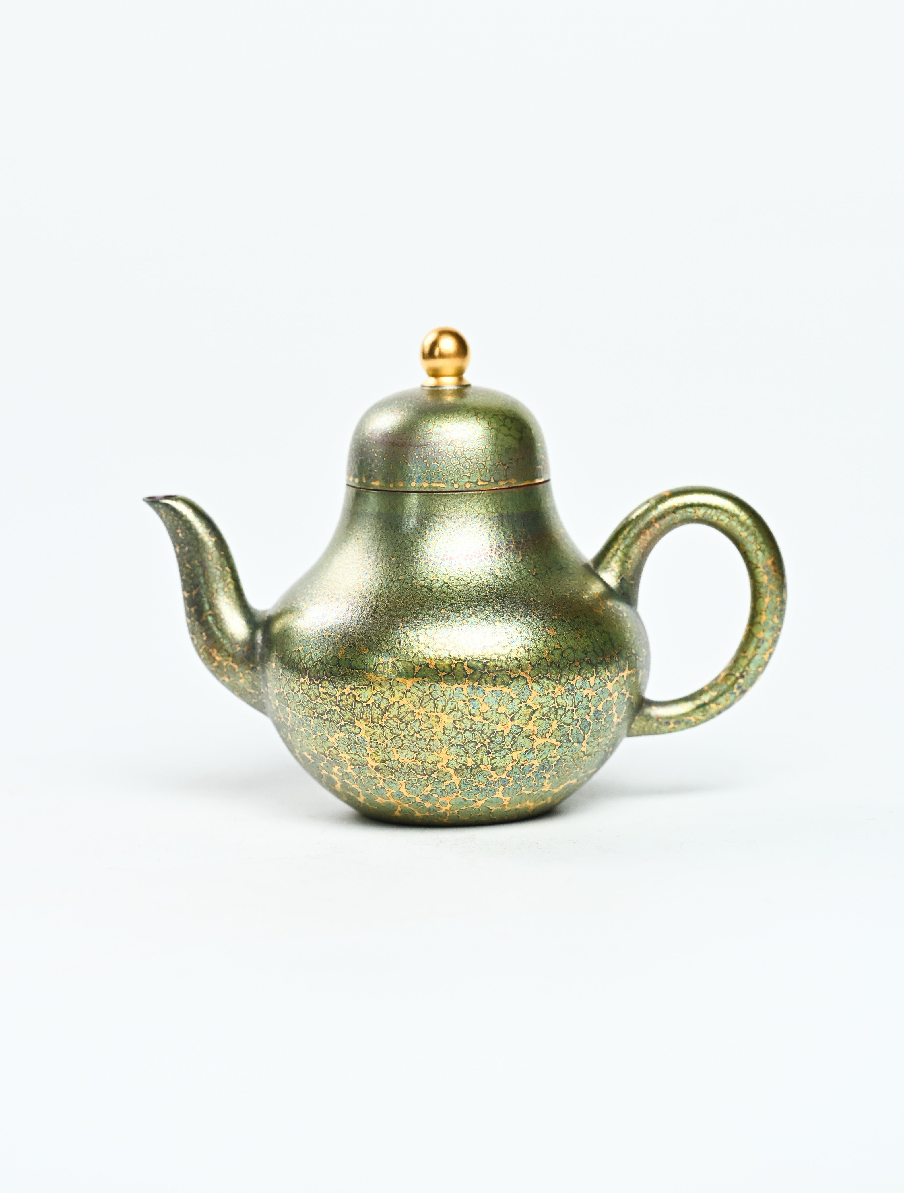 YANYOO handmade Yixing teapot featuring Feather-Plume firing technique, Si Ting matcha gold, product left side.