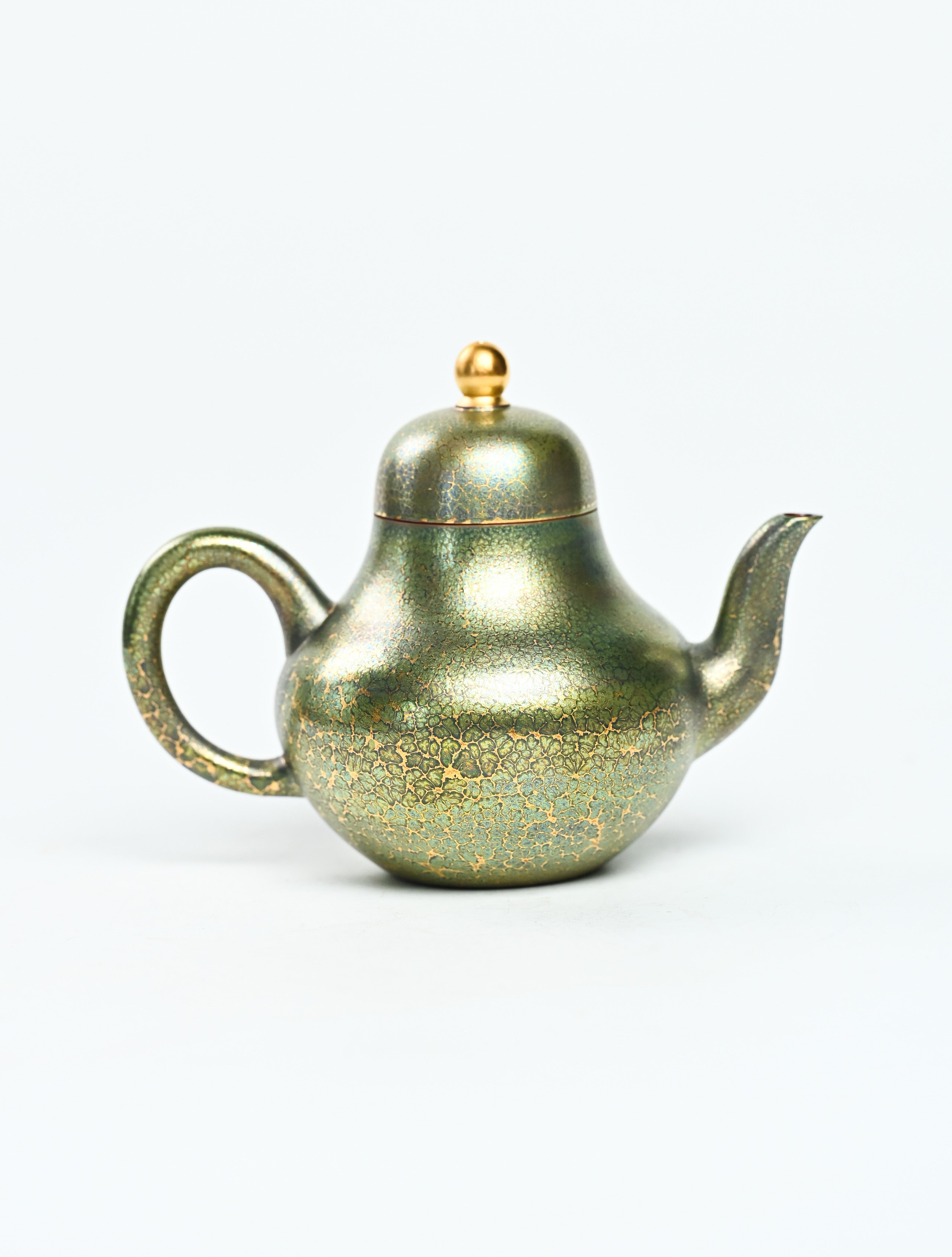 YANYOO handmade Yixing teapot featuring Feather-Plume firing technique, Si Ting matcha gold, product right side.