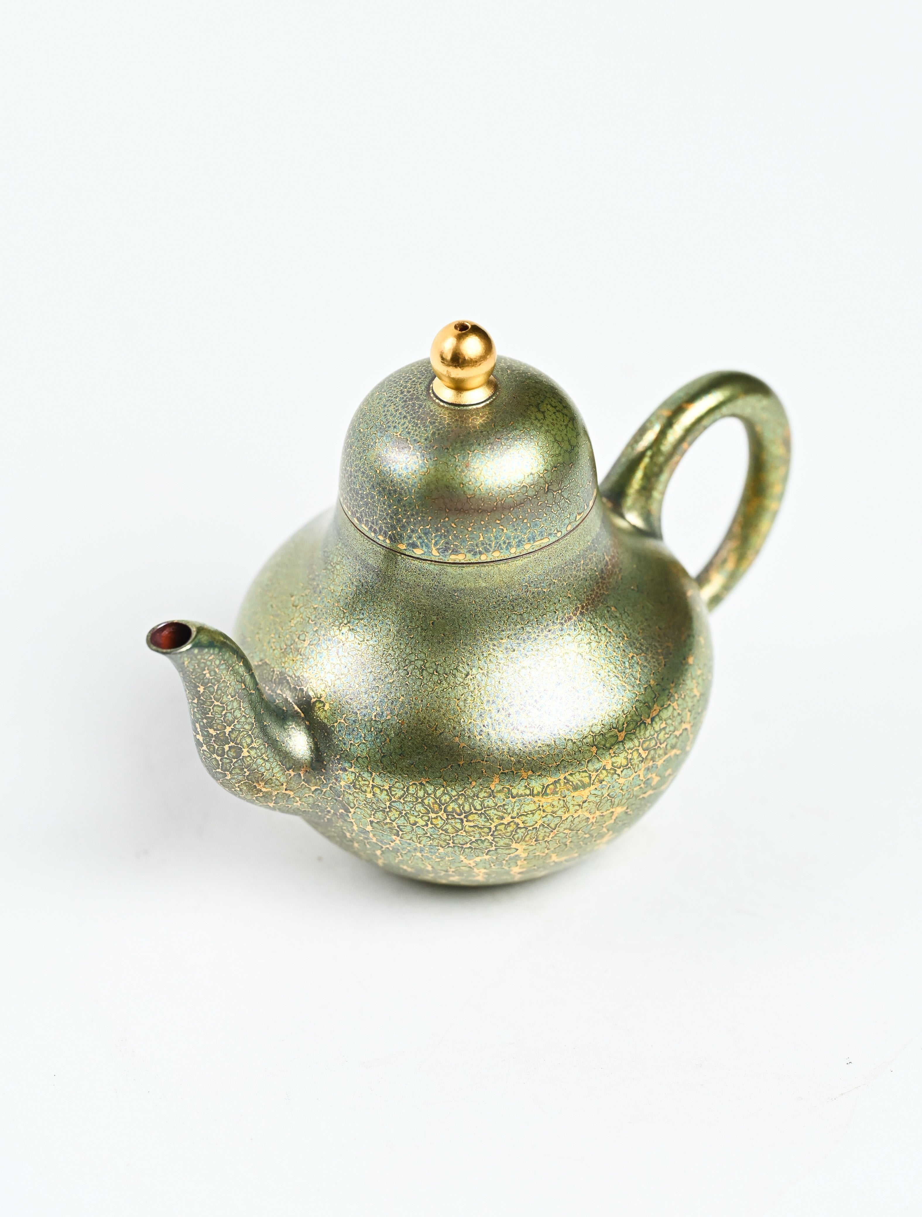 YANYOO handmade Yixing teapot featuring Feather-Plume firing technique, Si Ting matcha gold, product top side.