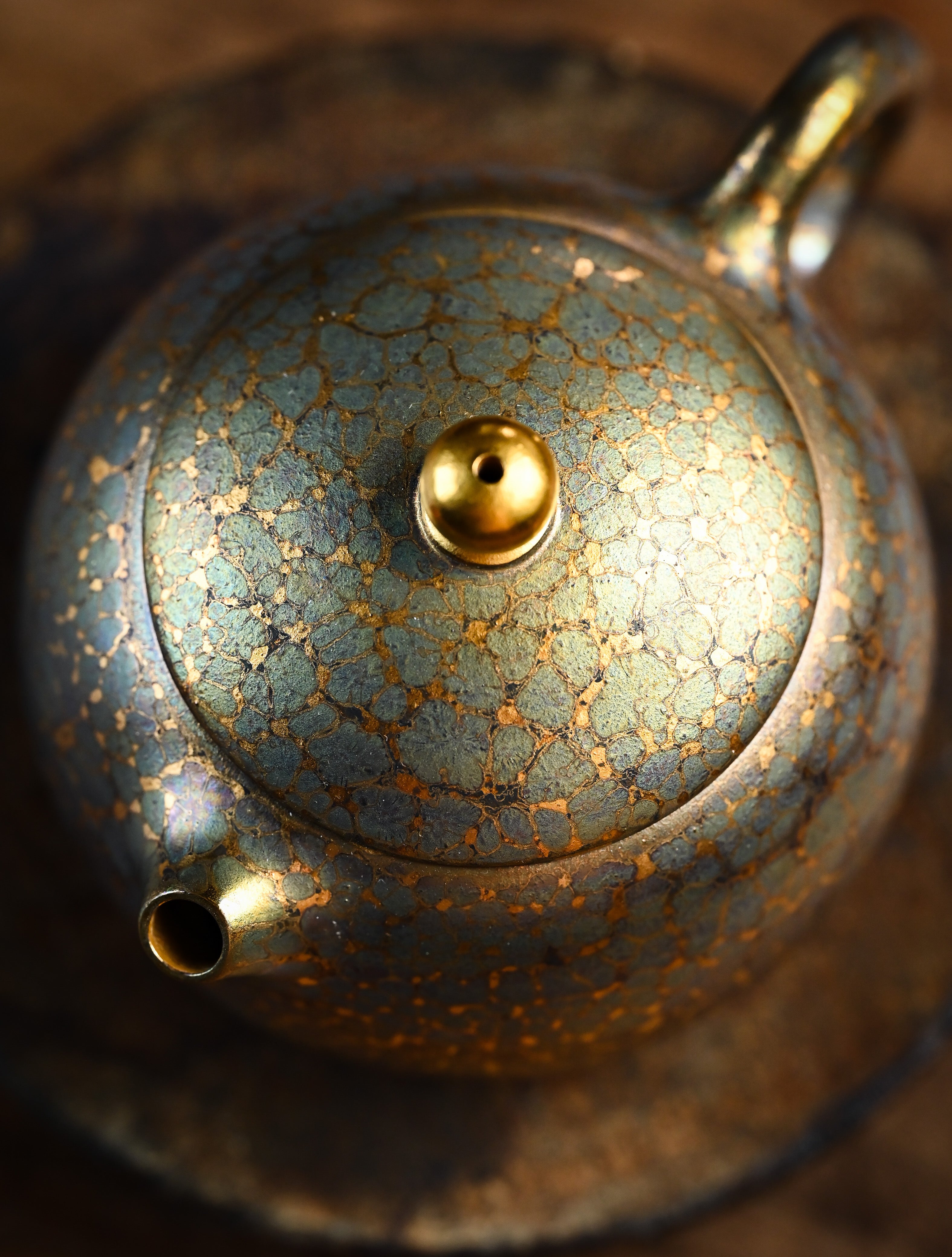 YANYOO handmade Yixing teapot featuring Feather-Plume firing technique, Xi Shi, lifestyle detail.