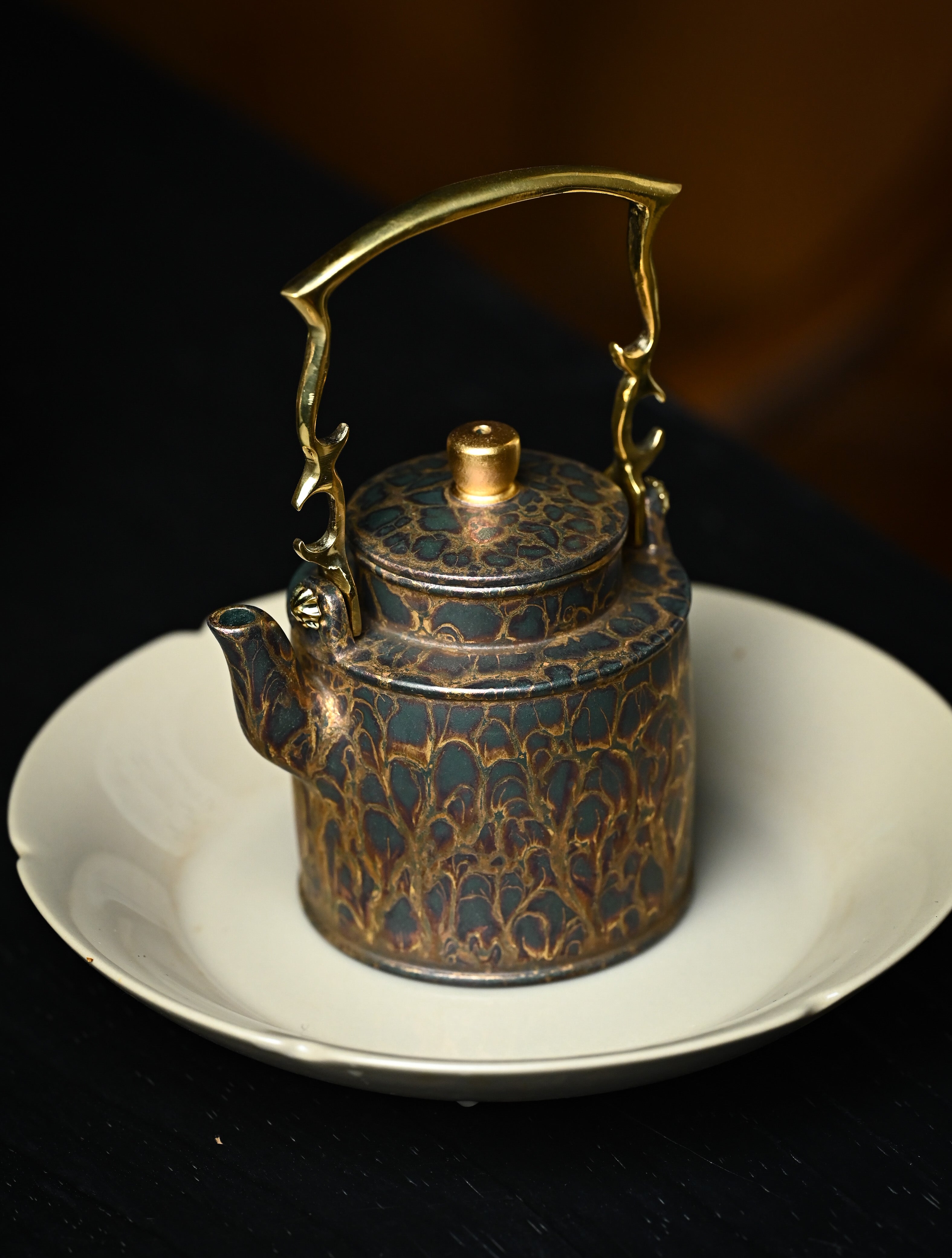 YANYOO handmade Yixing teapot featuring Feather-Plume firing technique, Yang Tong, lifestyle left side.