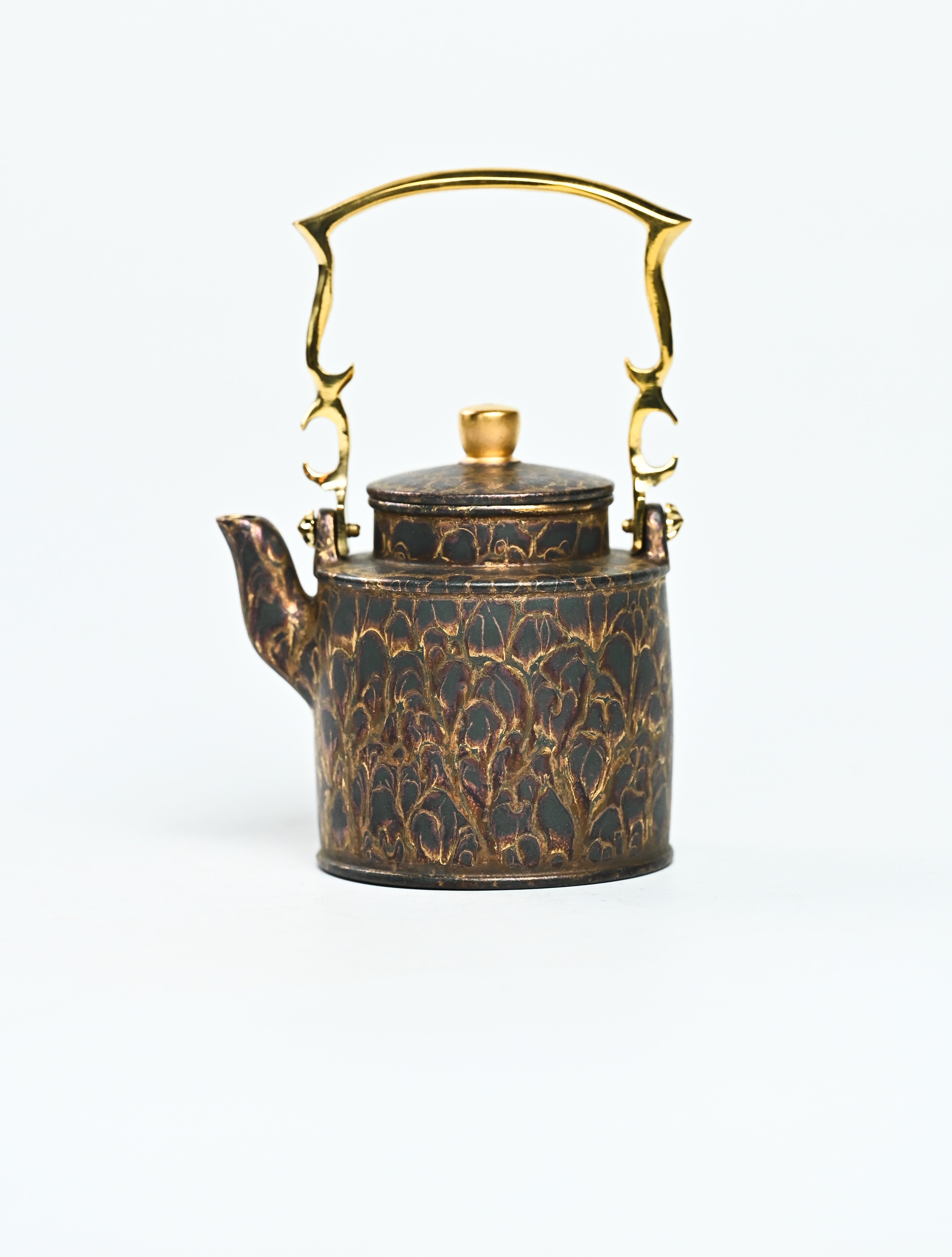 YANYOO handmade Yixing teapot featuring Feather-Plume firing technique, Yang Tong, product left side.