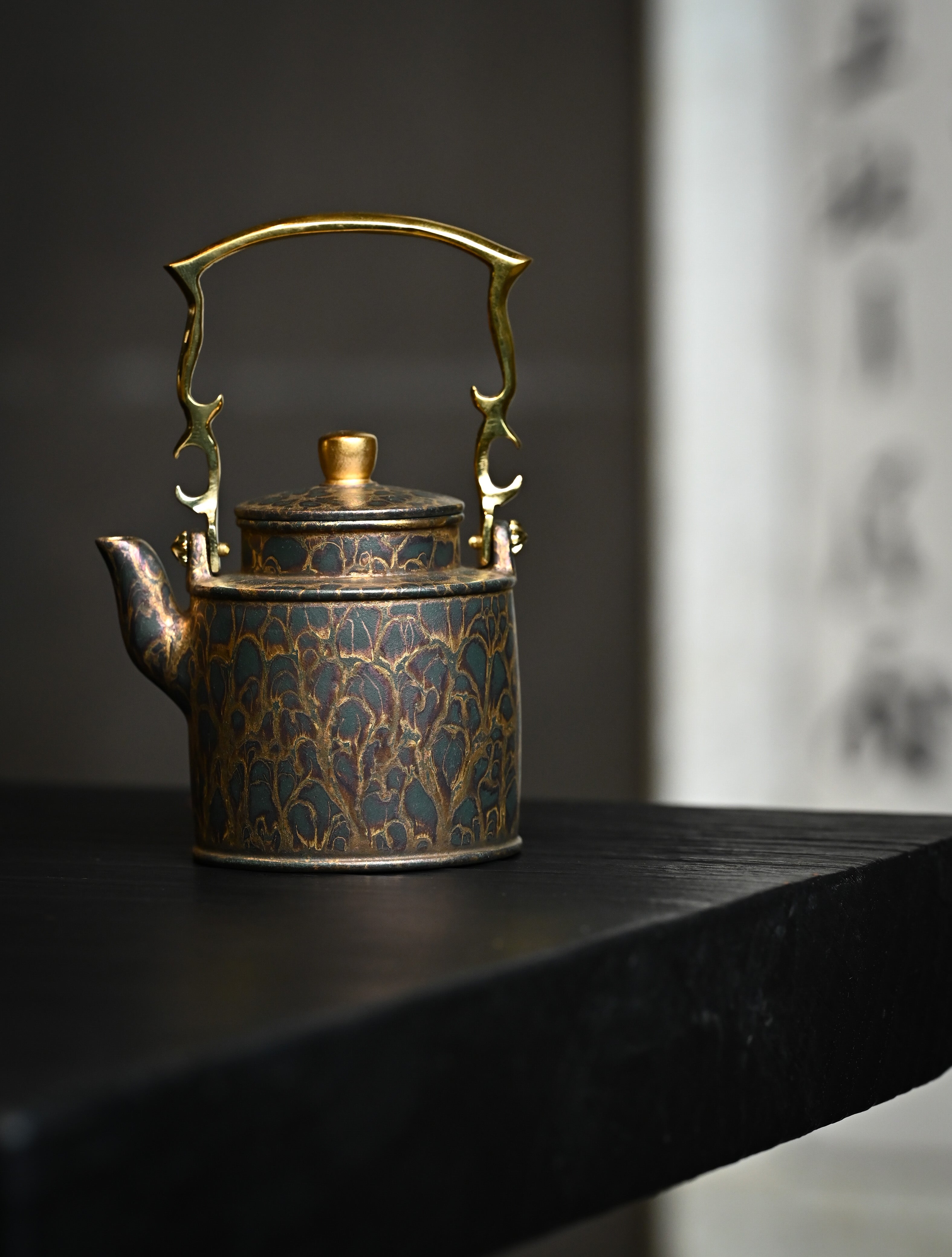 YANYOO handmade Yixing teapot featuring Feather-Plume firing technique, Yang Tong, lifestyle wide-angle left side.