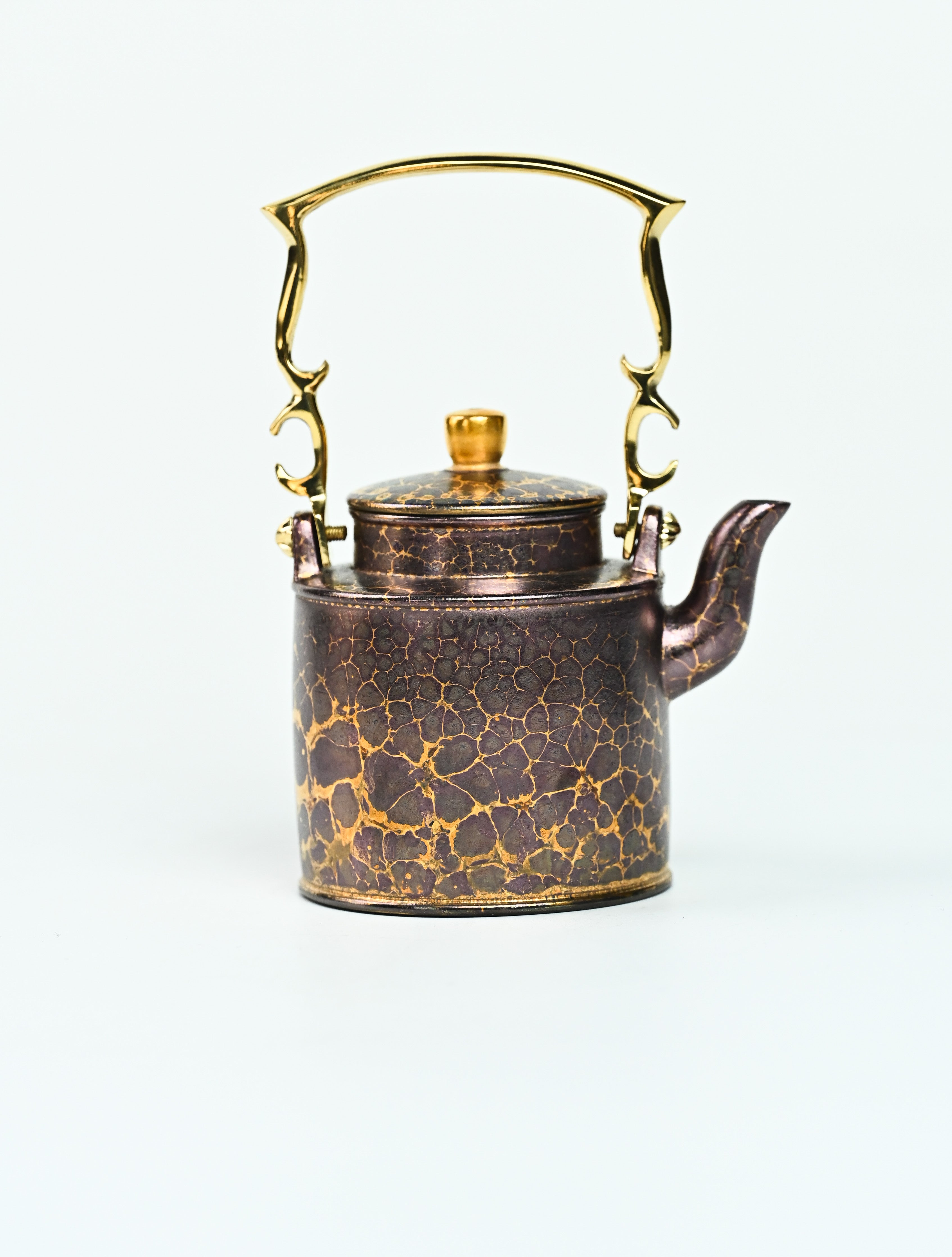 YANYOO handmade Yixing teapot featuring Feather-Plume firing technique, Yang Tong, purple gold, product right side.