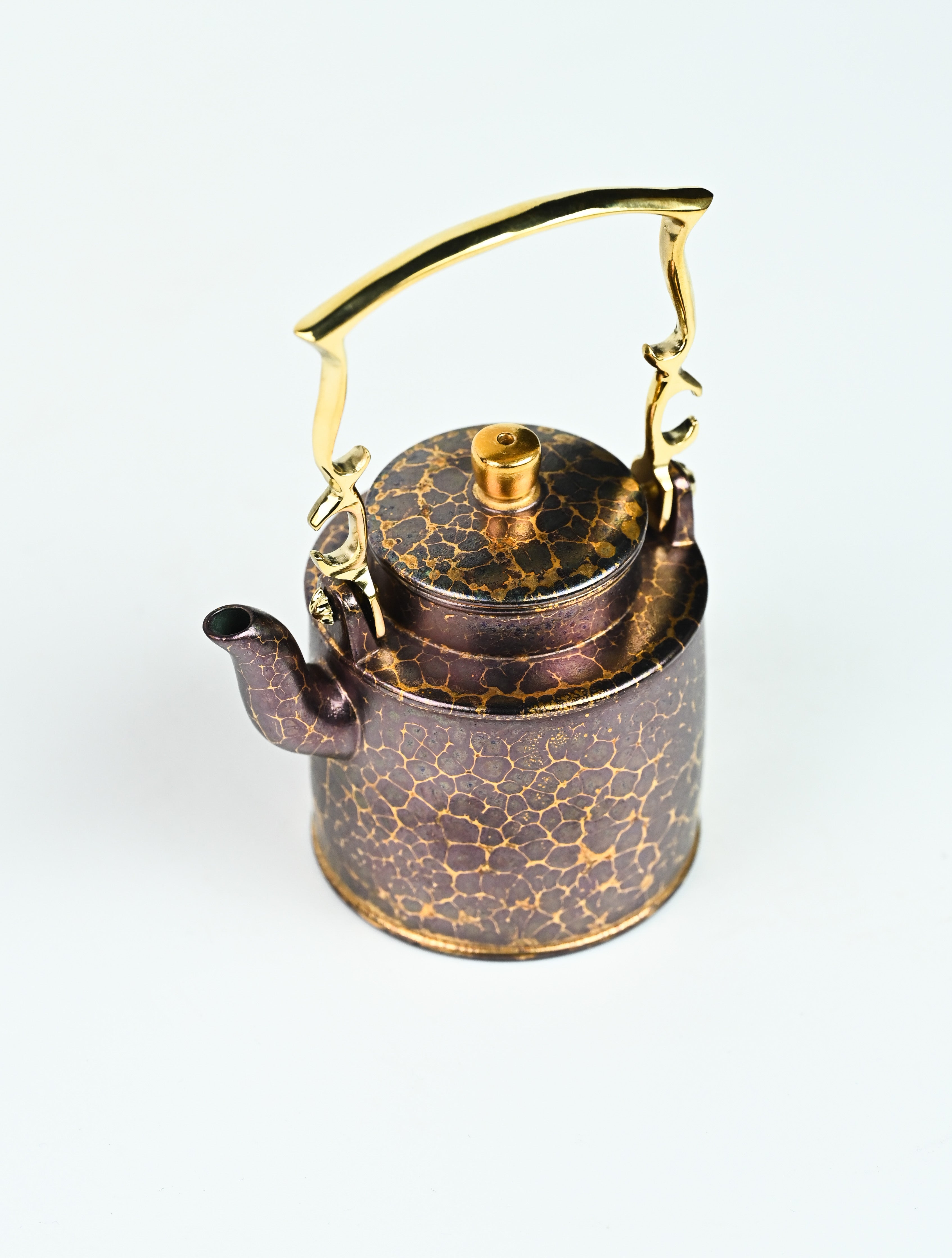 YANYOO handmade Yixing teapot featuring Feather-Plume firing technique, Yang Tong, purple gold, product top side.